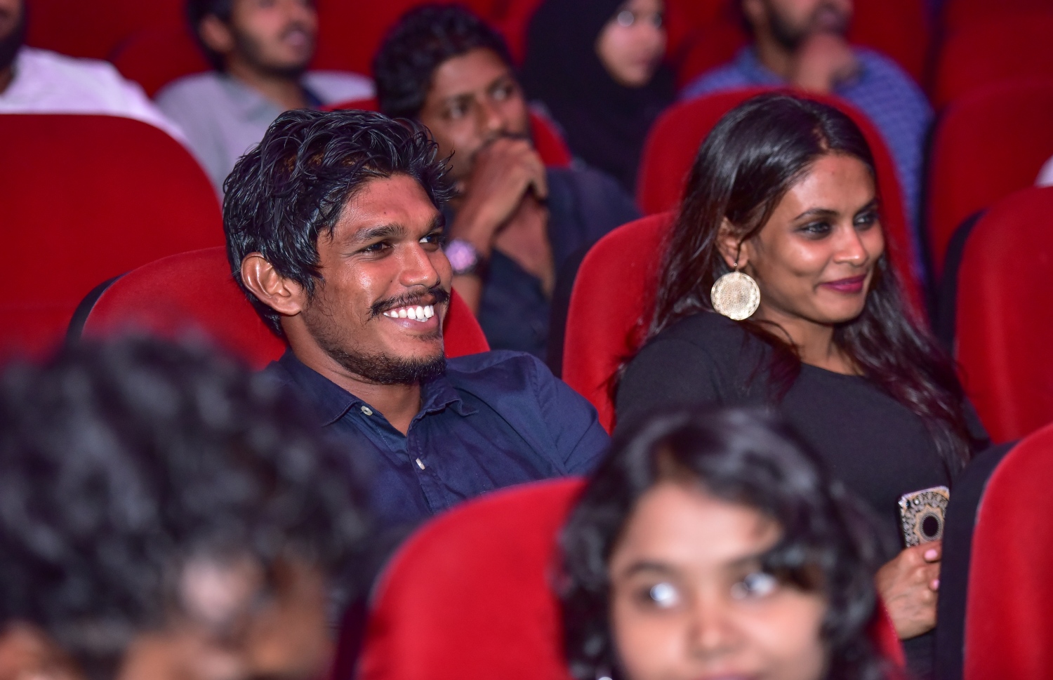 މާލެ: މޭ 25، 2017- "މިހާރު" ނޫހުގެ ލައިފް ސްޓައިލް މެގަޒިން "ދޯ" އަދި ވެބްސައިޓް އިފްތިތާހު ކުރުމަށް އޮލިމްޕަހުގައި ބޭއްވި ހާއްސަ ހަފްލާގައި ބައިވެރިވި ބައެއް މީހުން.---މިހާރު ފޮޓޯ: ނިޝާން އަލީ