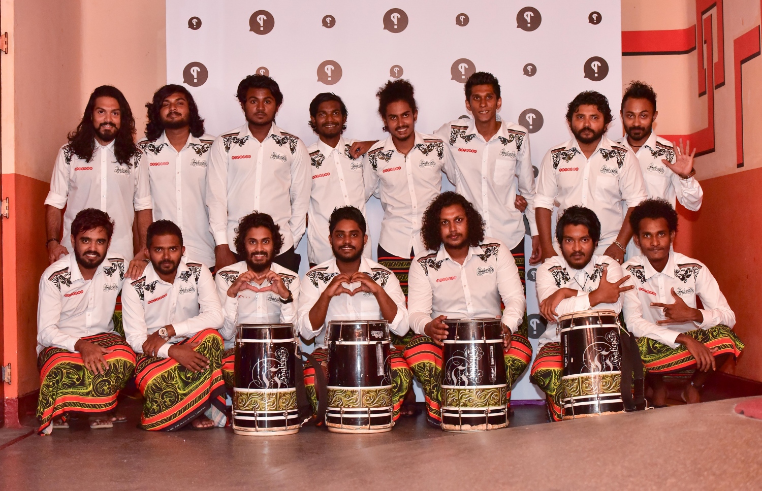 މާލެ: މޭ 25، 2017- "މިހާރު" ނޫހުގެ ލައިފް ސްޓައިލް މެގަޒިން "ދޯ" އަދި ވެބްސައިޓް އިފްތިތާހު ކުރުމަށް އޮލިމްޕަހުގައި ބޭއްވި ހާއްސަ ހަފްލާގައި ލަވަ ހުށަހަޅައިދިން ހަބޭސް ބޮޑުބެރު ގުރޫޕް.---މިހާރު ފޮޓޯ: ހުސެއިން ވަހީދު