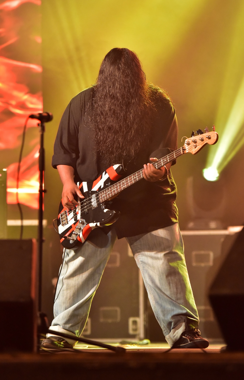 މާލެ: މޭ 25، 2017- "މިހާރު" ނޫހުގެ ލައިފް ސްޓައިލް މެގަޒިން "ދޯ" އަދި ވެބްސައިޓް އިފްތިތާހު ކުރުމަށް އޮލިމްޕަހުގައި ބޭއްވި ހާއްސަ ހަފްލާގައި ބޭއްވި މިއުޒިކް ޝޯ ގެ ތެރެއިން.---މިހާރު ފޮޓޯ: ހުސެއިން ވަހީދު