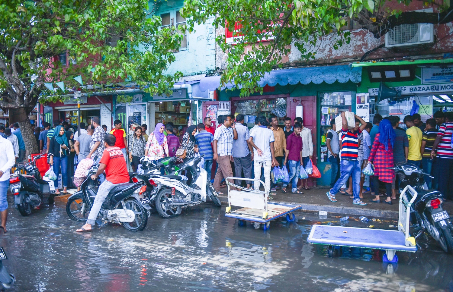 ލޯކަލް މާރުކޭޓު ކައިރި: މާލޭގެ އާބާދީ ކުރިއަށް އޮތްތަނުގައި އިތުރުވާނެ ---މިހާރު ފޮޓޯ: ހުސެއިން ވަހީދު