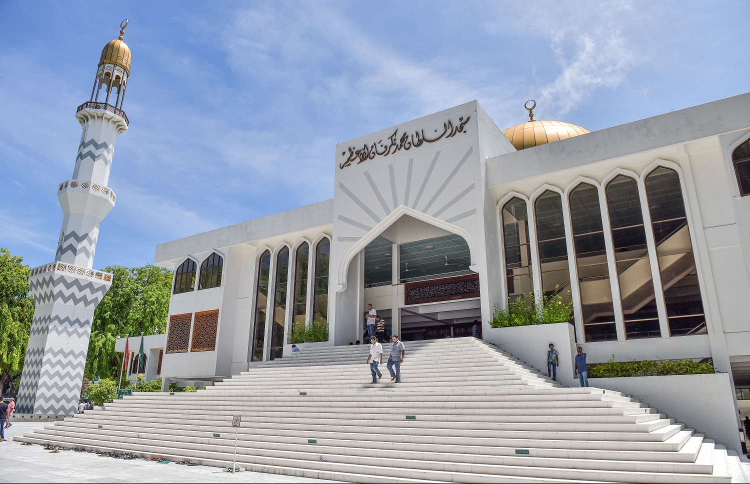 މާލެ: މޭ 27، 2017- މުލަރޯދަ ދުވަހު ނަމާދަށް ފަހު އިސްލާމީ މަރުކަޒުން ބަޔަކު ފައިބަނީ: މި އަހަރުގެ ރޯދަމަހާ އެކު މިސްކިތްތަކަށް ވަނީ ބާރު ބޮޑުވާން ފަށާފައި.---މިހާރު ފޮޓޯ: ނިޝާން އަލީ