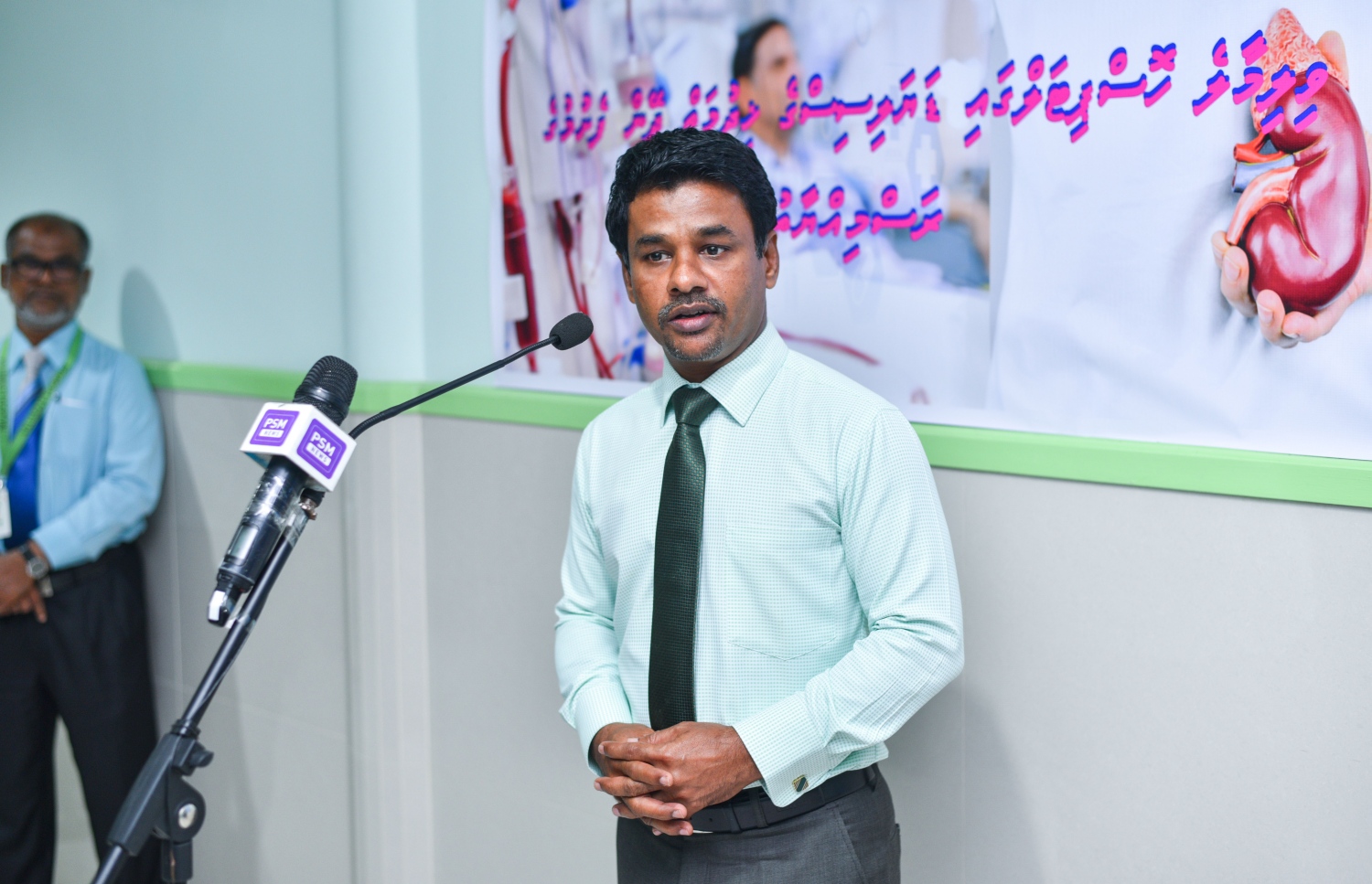 ވިލިމާލެ ޑައިލިސިސް ޔުނިޓު ހުޅުވަން ބޭއްވި ރަސްމިއްޔާތުގައި ހްލްތް މިނިސްޓަރު ނާޒިމް ވާހަކަދައްކަވަނީ- ފޮޓޯ: ހުސެއިން ވަހީދު/ މިހާރު