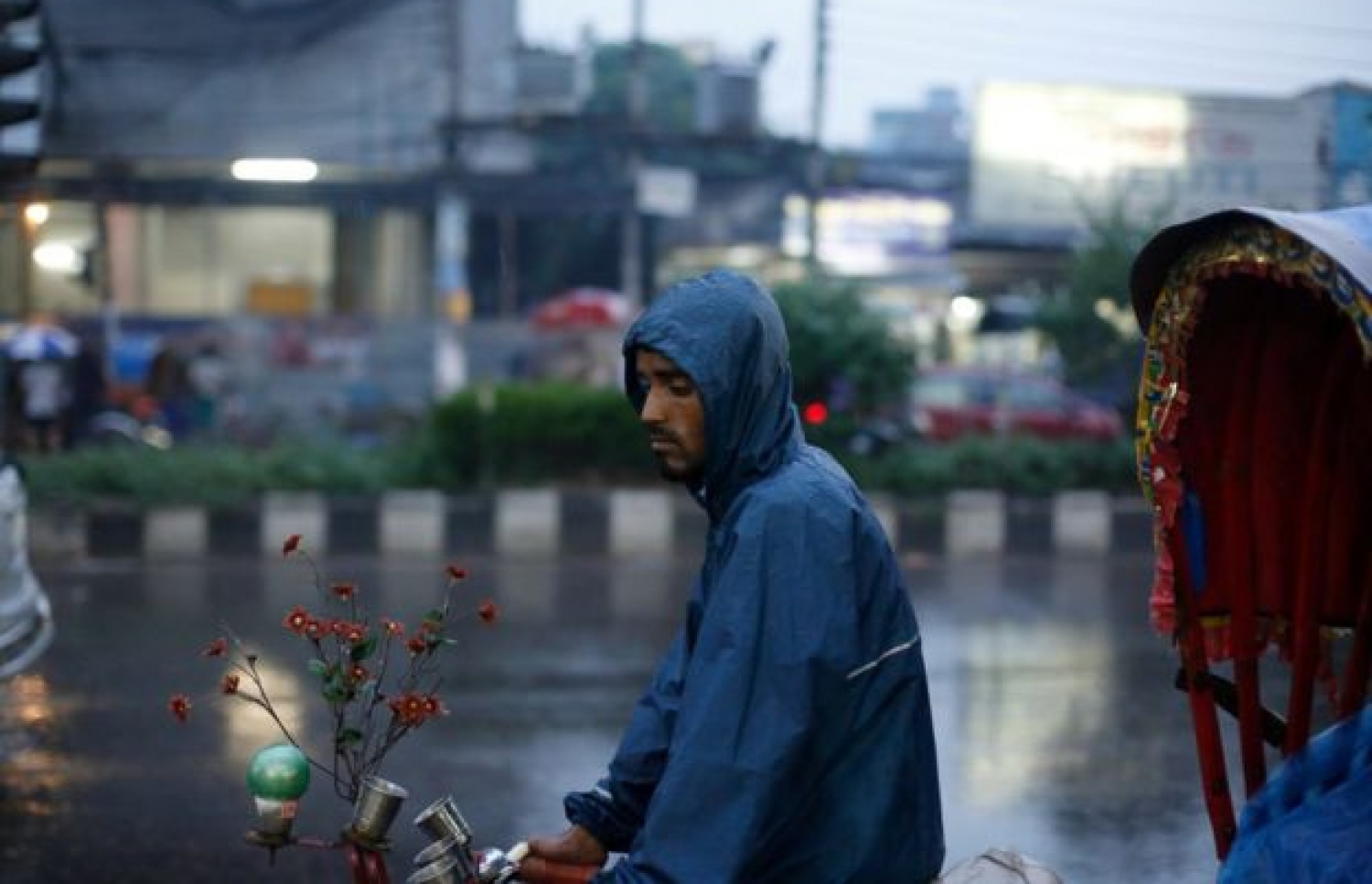 ތޫފާން އެރުމުގެ ކުރިން ވެރިރަށް ޑާކާ އަށް ވަނީ ބޯކޮށް ވާރޭވެހެން ފަށާފައި. --ފޮޓޯ:އީޕީއޭ