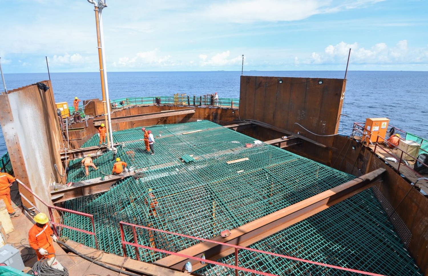 ސީސީސީސީގެ މުވައްޒަފުން ބްރިޖުގެ މަސައްކަތުގައި: ޝެޑިއުލާ އެއްގޮތަށް މަސައްކަތް ކުރިއަށް އެބަދާ ކަމަށް މިނިސްޓަރު ވިދާޅުވި.