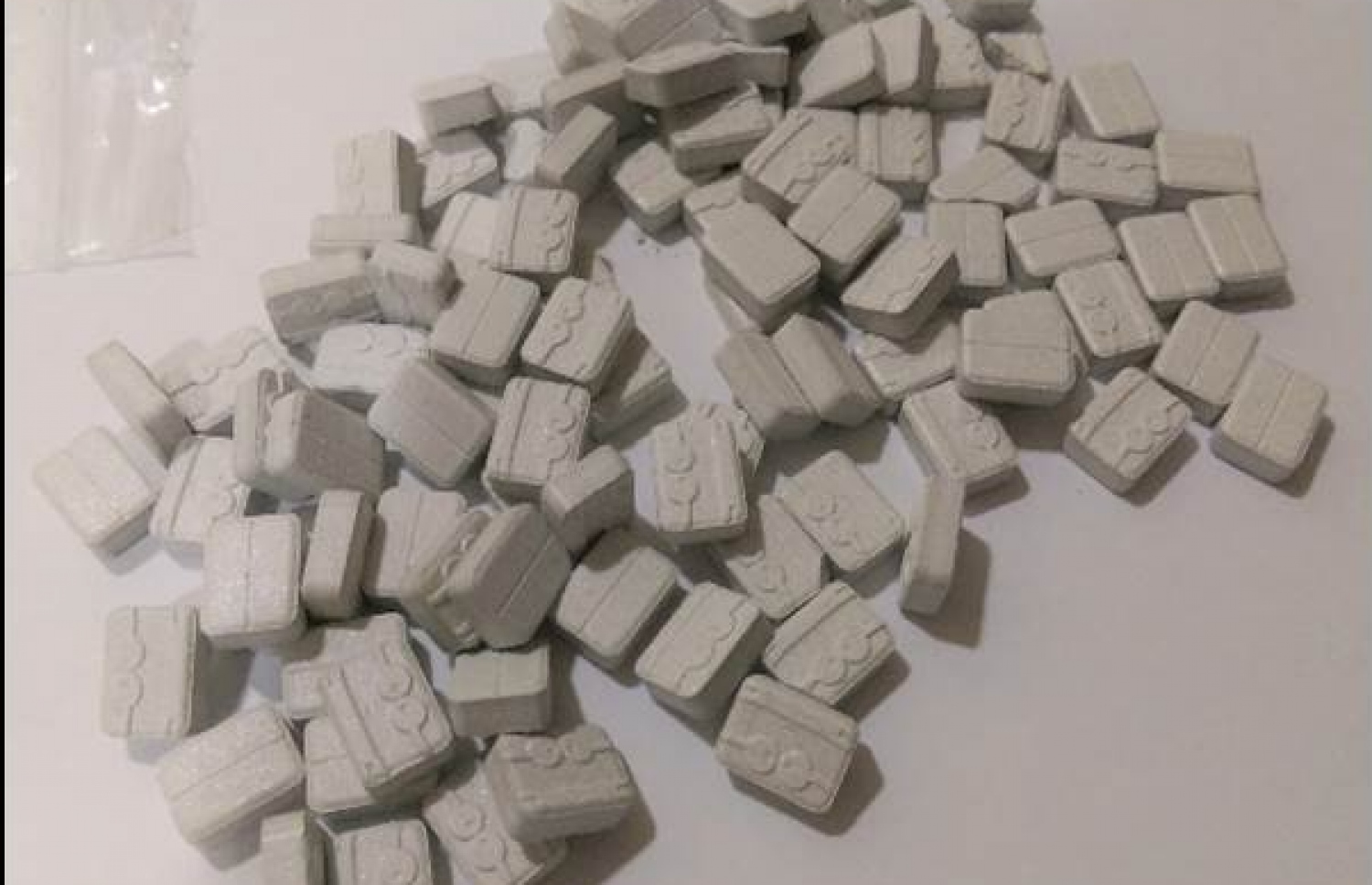 ކަސްޓަމުން އަތުލައިގެން ގުޅަތައް. މި މައްސަލާގައި އެކަކު ހައްޔަރުކުރި ކަމަށް ކަސްޓަމުން ބުނޭ. - ފޮޓޯ: ކަސްޓަމްސް