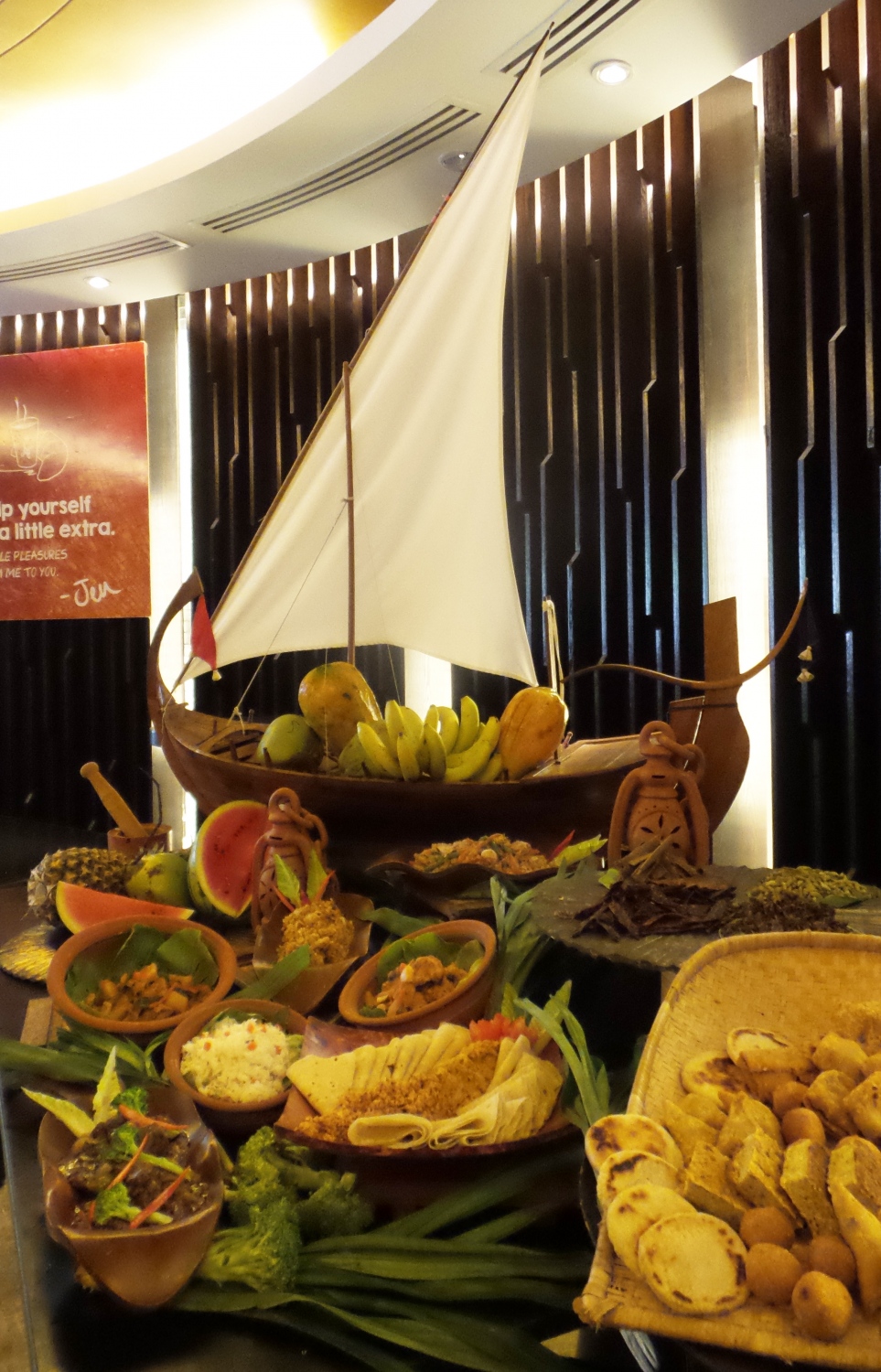 ހޮޓެލް ޖެންގެ ރޯދަވީއްލުމުގައި ދިވެހި ކެއުންތައް ދިވެހިވަންތަ ގޮތަކަށް ދައްކުވާލާފަ.