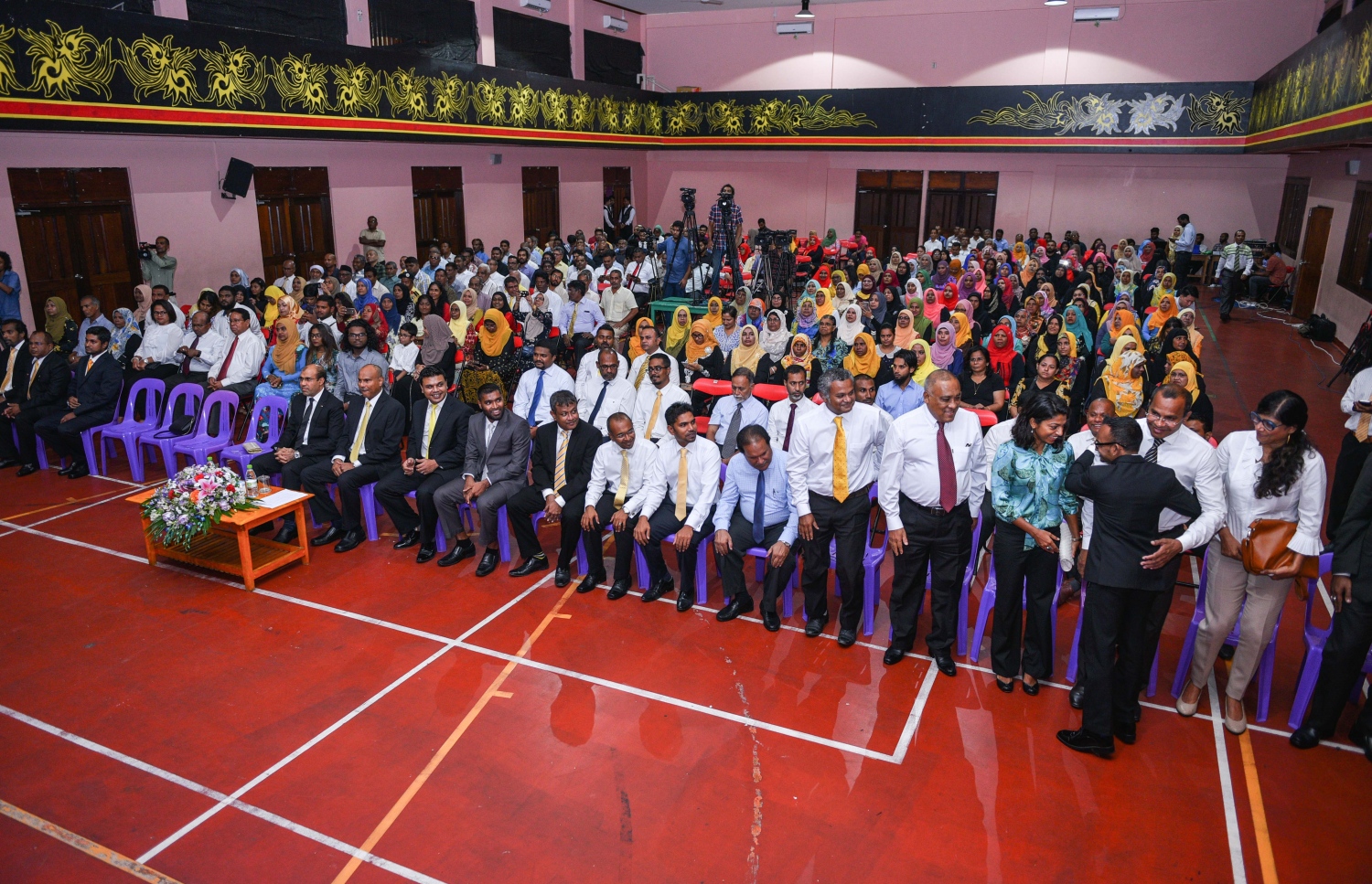 މާލެ: ޖޫން 3، 2017- މާލޭ ސިޓީ ކައުންސިލްގެ އާ މެމްބަރުން ހުވާކުރެއްވުމަށް ބޭއްވި ރަސްމިއްޔާތުގެ ތެރެއިން.---މިހާރު ފޮޓޯ: ހުސެއިން ވަހީދު