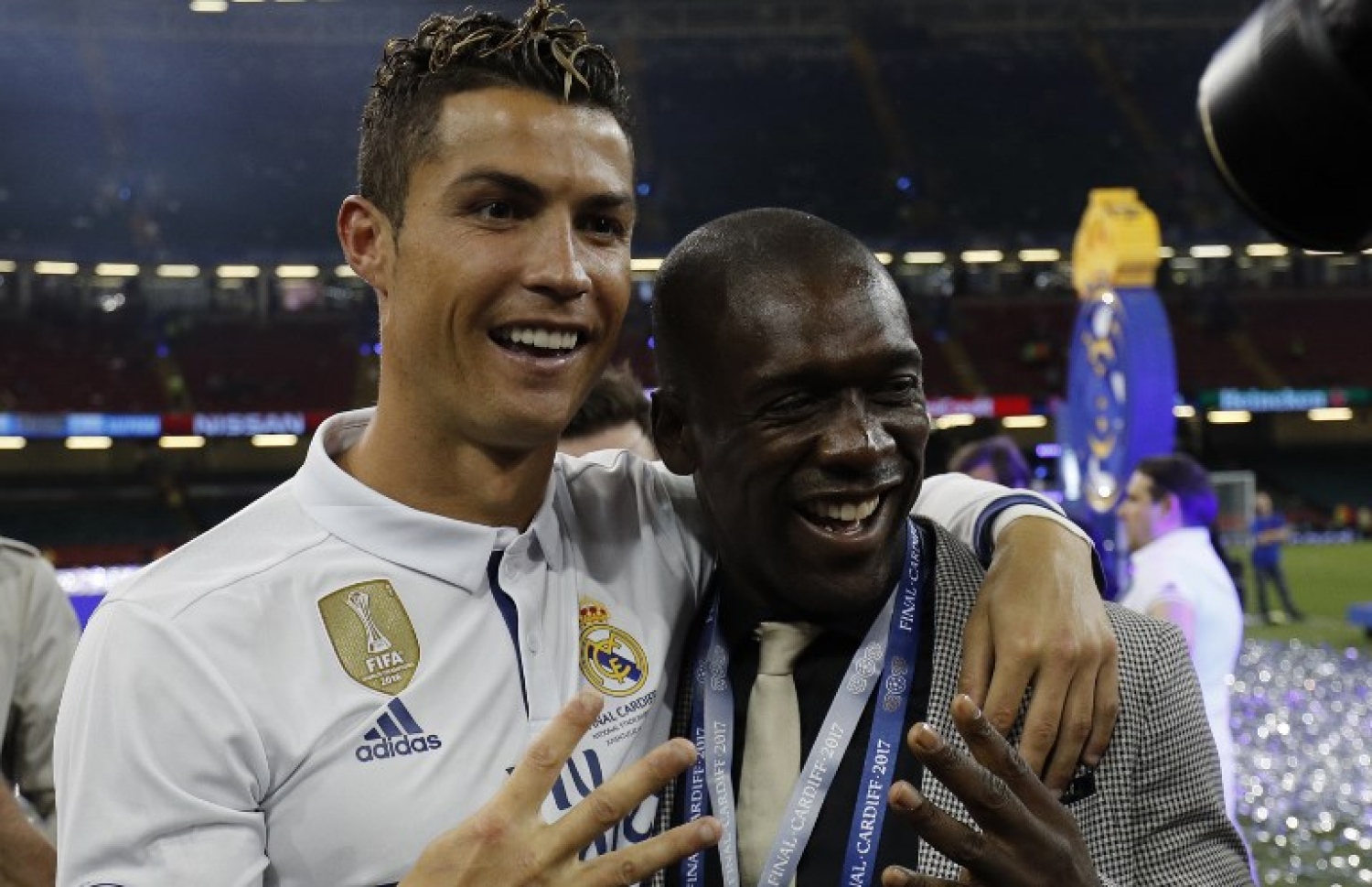 ކާޑިފް، ވޭލްސް: ޖޫން 3، 2017: ވޭލްސްގެ ކާޑިފްގެ މިލޭނިއަމް ސްޓޭޑިއަމުގައި ކުޅުނު ޗެމްޕިއަންސް ލީގުގެ ފައިނަލުގައި ރެއާލް މެޑްރިޑުގެ ފޯވާޑް ކްރިސްޓިއާނޯ ރޮނާލްޑޯ އުފާފާޅުކުރަނީ: އިޓަލީގެ ޔުވެންޓަސް 4-1 އިން ބަލިކޮށް، 12 ވަނަ ފަހަރަށް ޔުއެފާ ޗެމްޕިއަންސް ލީގު ކާމިޔާބުކޮށް އެ ތަށި ދިފާއުކުރި ފުރަތަމަ ޓީމުގެ ޝަރަފް ސްޕެއިނުގެ ރެއާލް މެޑްރިޑުން ވަނީ ހޯދައިފައި.-- ފޮޓޯ: އޭއެފްޕީ