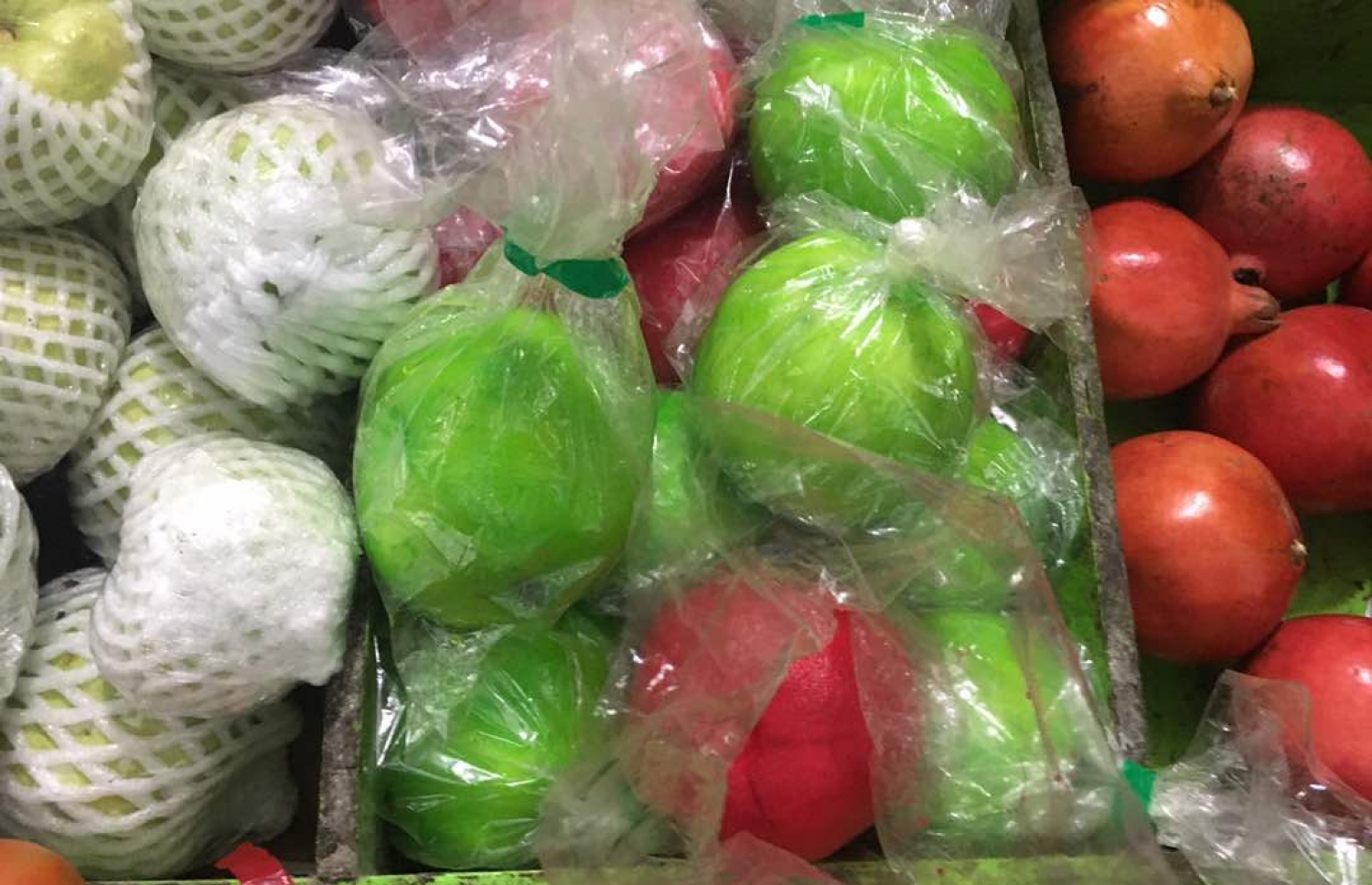 ކުލަ ޖައްސާފައި ހުންނަ ފޭރު ލޯކަލް މާރުކޭޓުގައި (ރަބަރު ކޮތަޅުގައި)