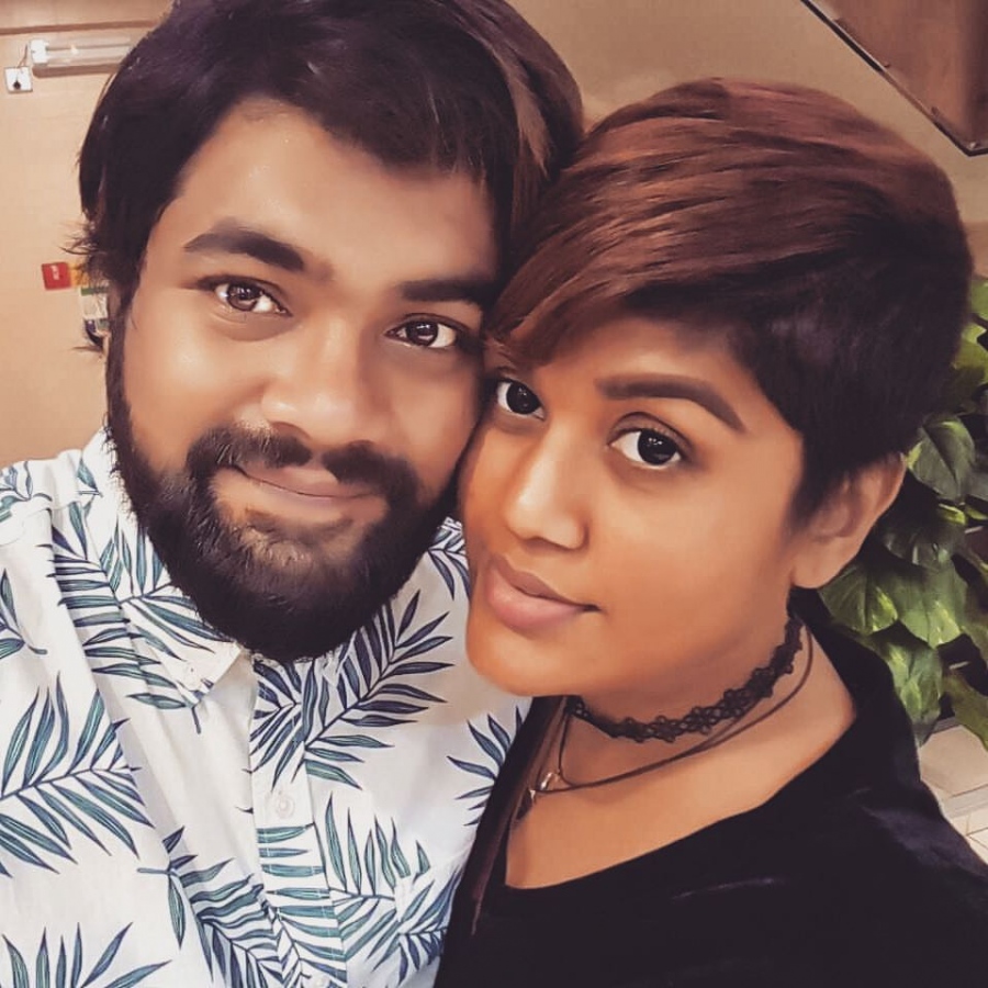 ކިޑީގެ އާ ހެއާ ސްޓައިލާ އެކު ފިރިމީހާ ހަމީޝްއާ އެކު. ދެ މީހުންގެ ސްޓައިލް މިހާރު ވަރަށް އެއްގޮތް.