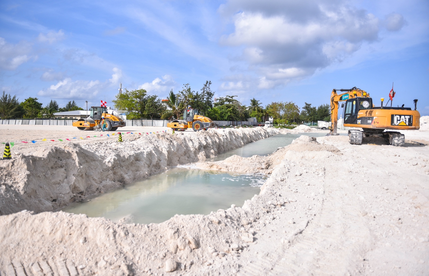 ރަންވޭ މަޝްރޫއަށް ބޭނުންވާ ބިން ހިއްކަނީ: ފައިލް ފޮޓޯ/ މިހާރު