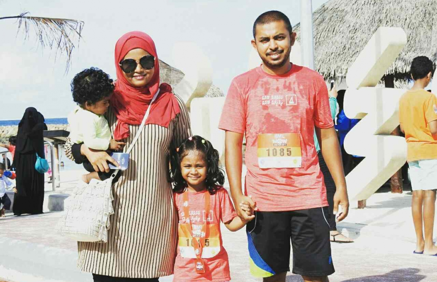 މެމްބަރު އަމީތު، އަނބިކަނބަލުންނާއި ދެ ބޭފުޅުންނާ އެކު