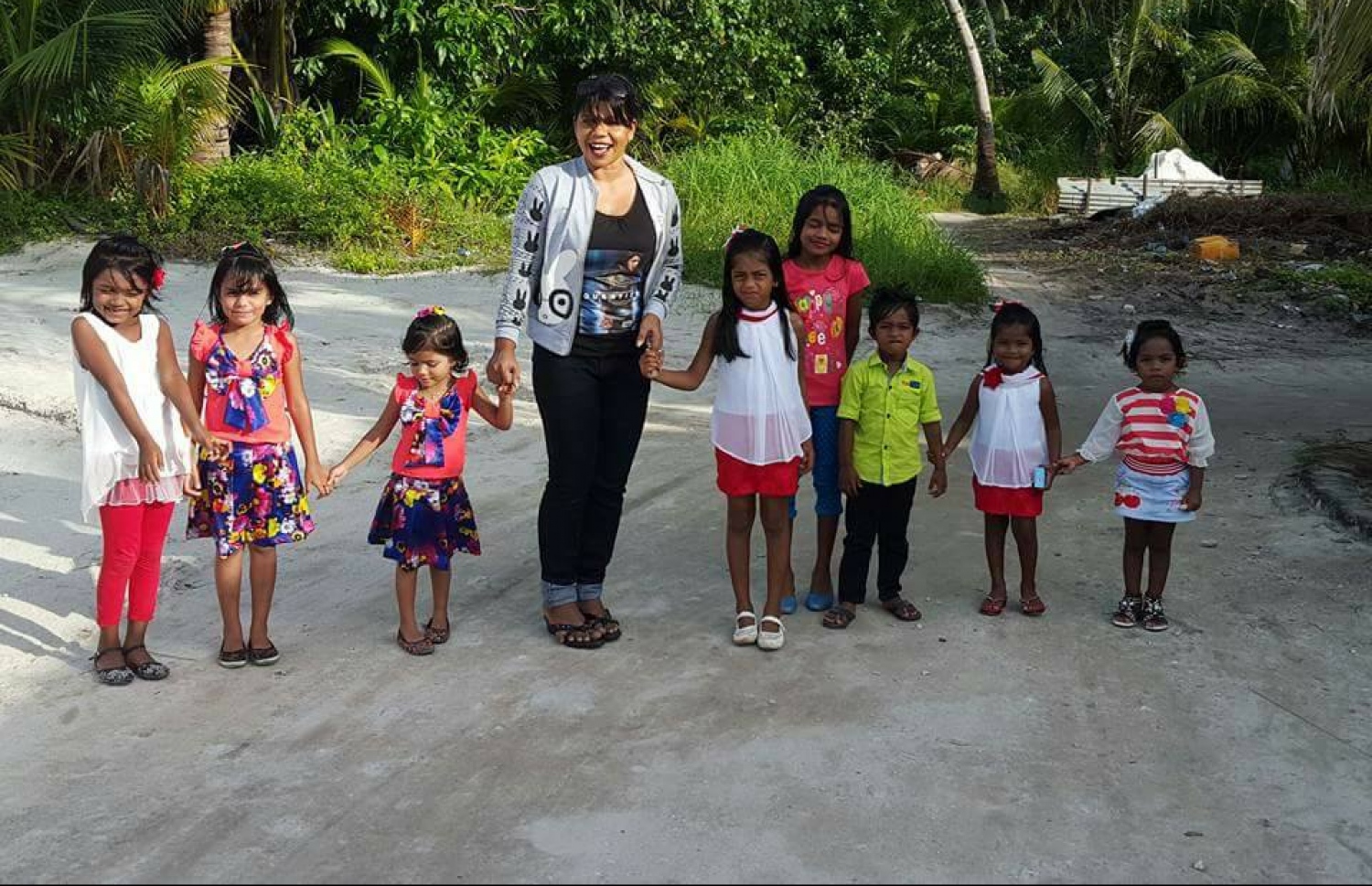 ސުނީތާ އޭނާގެ ކޮއްކޮމެންނާ އެކު: އާއިލާއަށް ބޮޑު އެހީއެއް ވެދޭ ކަމަށް ބުނި