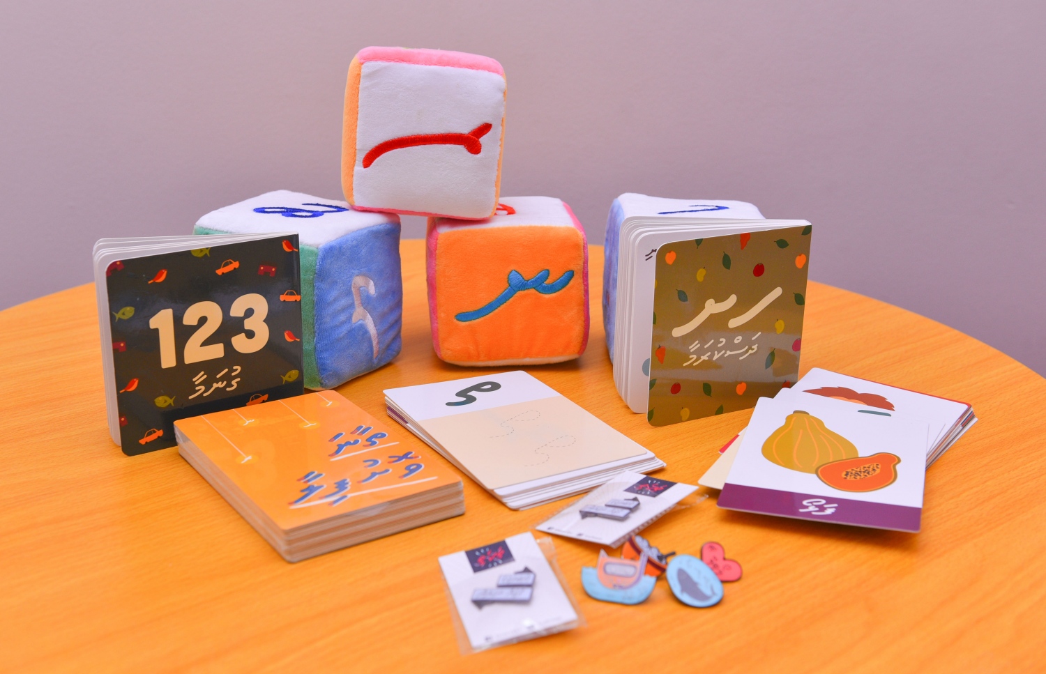 "ތަކެތި" ބްރޭންޑުގެ ދަށުން ޝަރީހާން އުފައްދާފައިވާ ބައެއް އެއްޗެހި. ފޮޓޯ: ހުސެން ވަހީދު/ މިހާރު