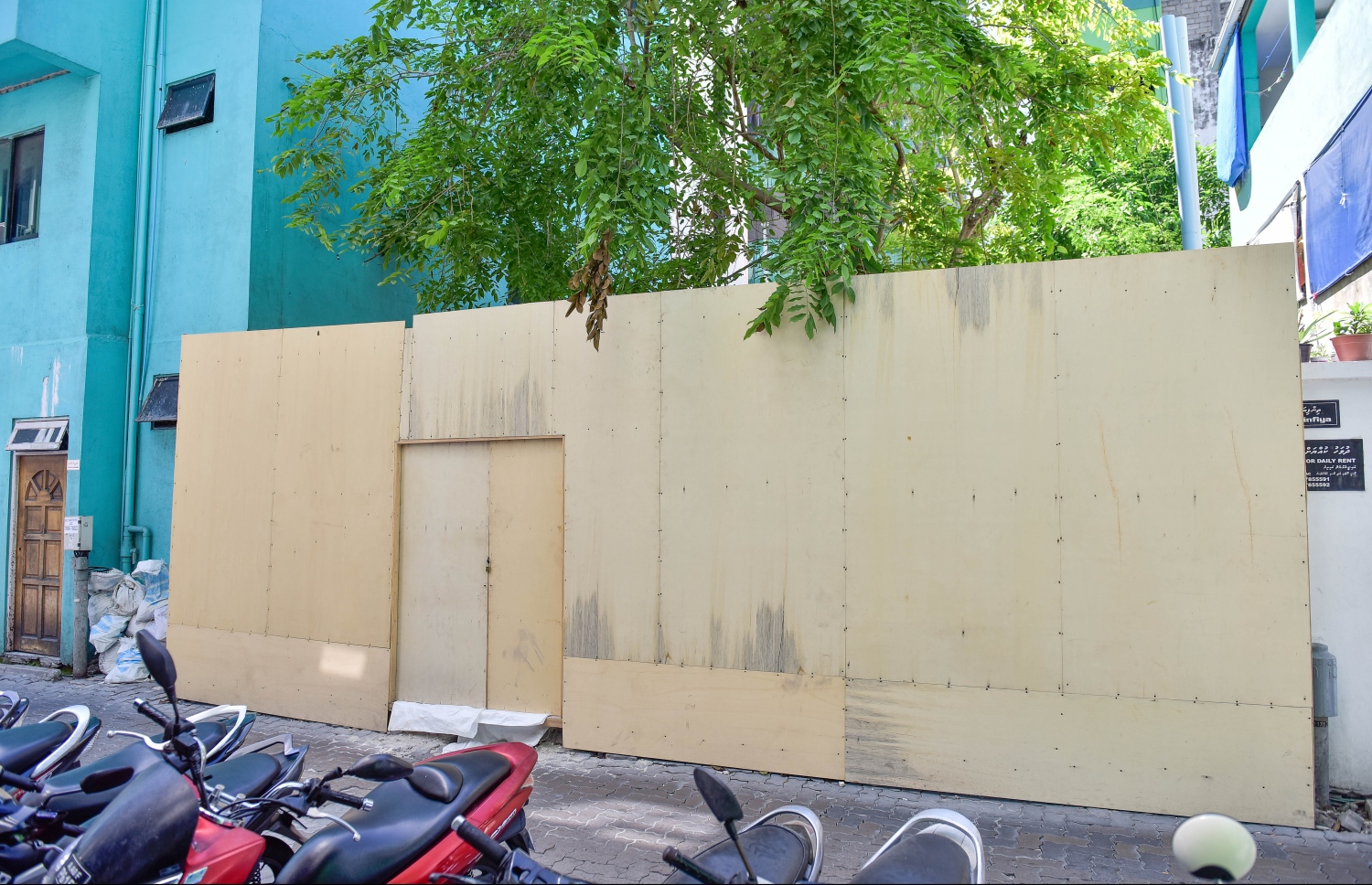 އަލިރަސްގެފާނު ޒިޔާރަތް ފިލާ ޖަހައި ބަންދުކޮށްފައި. --ފޮޓޯ: ނިޝާން އަލީ/ މިހާރު