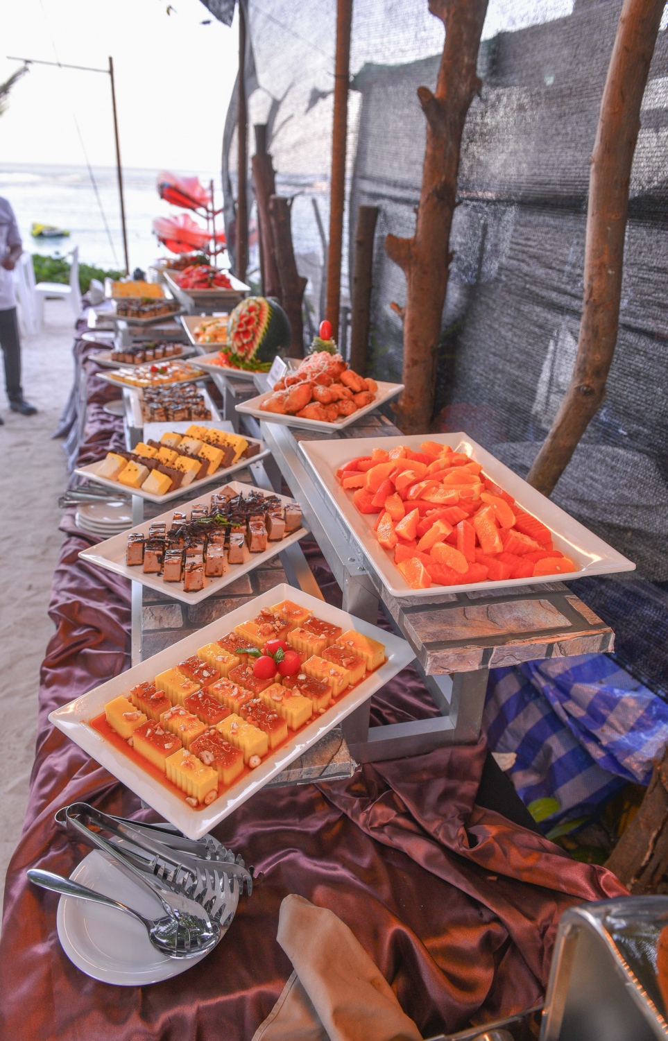 ހުޅުމާލޭގައި ހުންނަ އޯޝަން ގްރޭންޑާ ގެސްޓް ހައުސްގައި ރޯދަ ވީއްލުމަށް ހަދާފައިވާ ބުފޭ. -- ފޮޓޯ: ހުސެން ވަހީދު/މިހާރު