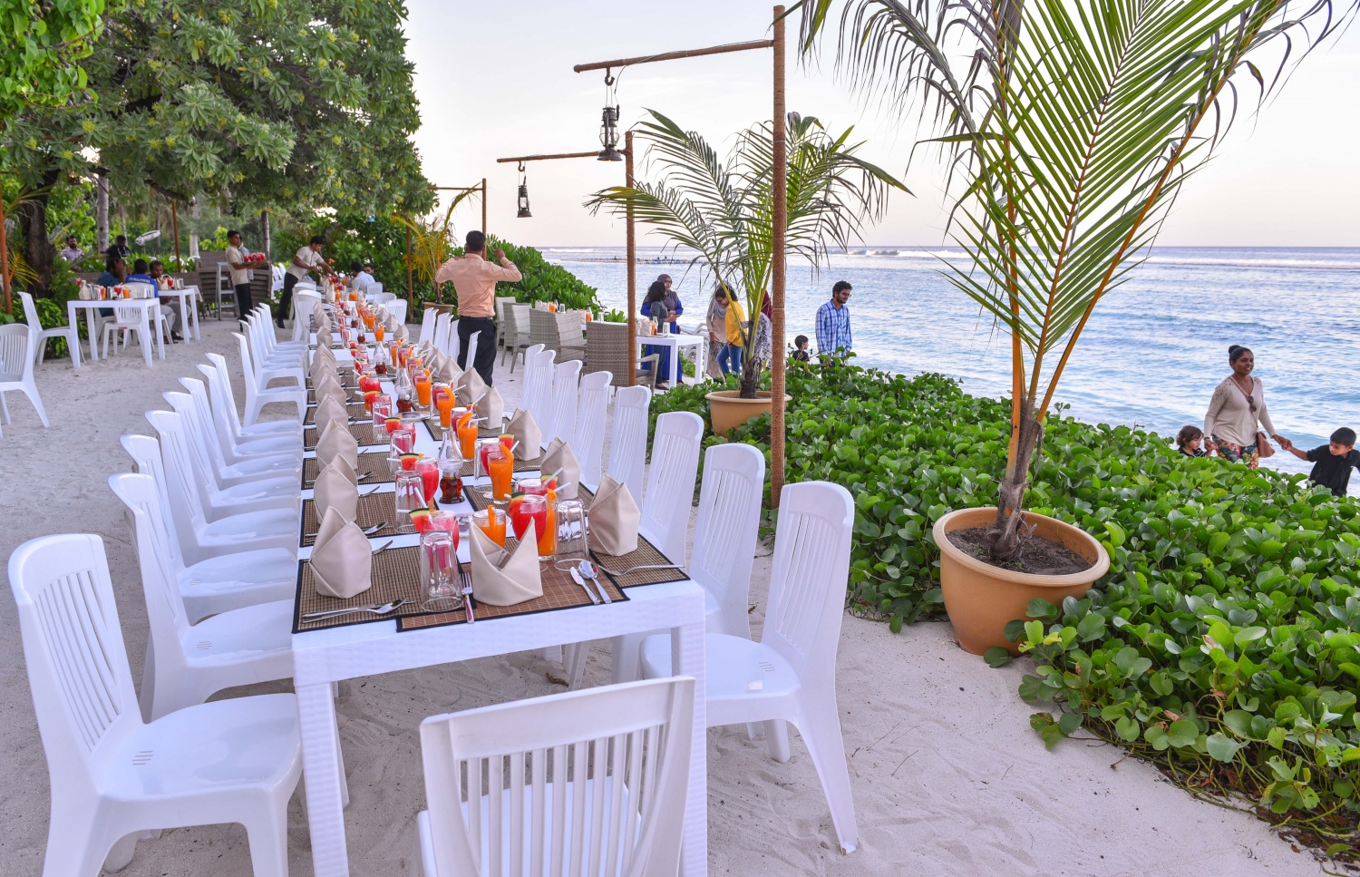 ހުޅުމާލޭ އޯޝަން ގްރޭންޑްގެ ރޯދަ ވީއްލުމަށް ބީޗްގައި ތައްޔާރުކޮށްފައި. -- ފޮޓޯ: ހުސެން ވަހީދު/މިހާރު