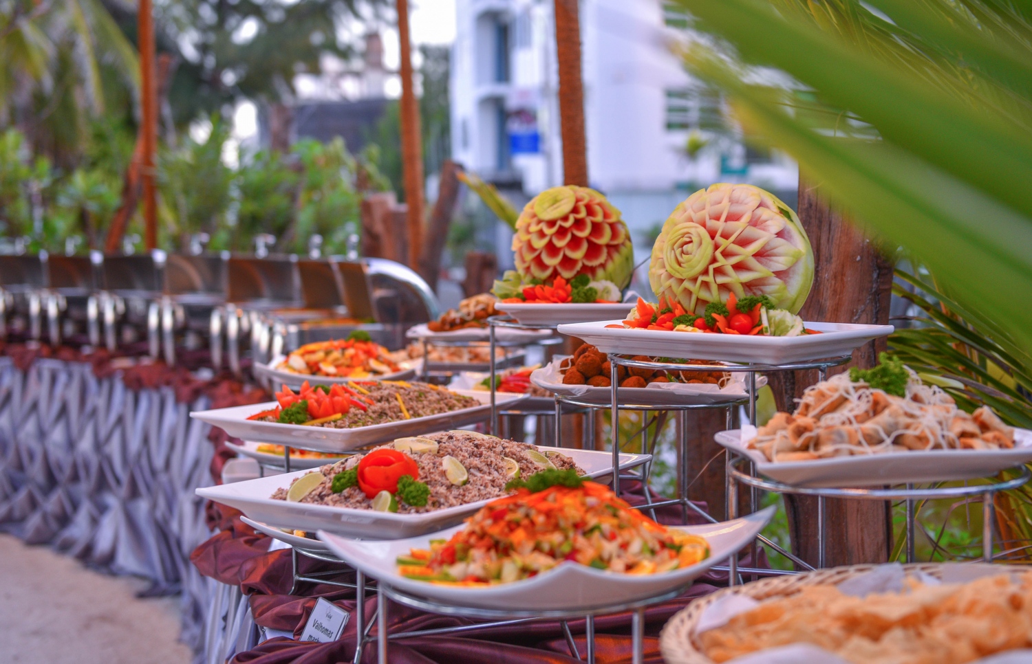 އޯޝަން ގްރޭންޑްގެ ރޯދަ ވީއްލުމުގެ ބުފޭ ތައްޔާރުކޮށްފައި. -- ފޮޓޯ: ހުސެން ވަހީދު/މިހާރު