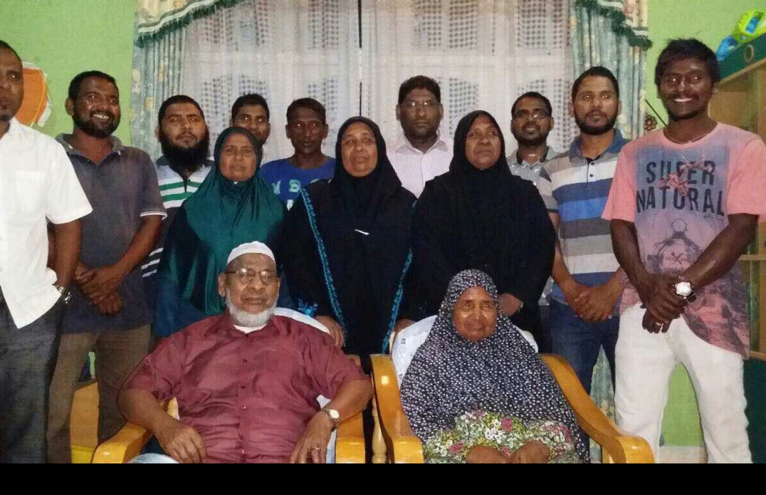 އަލީ ހުސެން އޭނާގެ އާއިލާއާ އެކު: އެ އާއިލާގައި ބޮޑެތި އިލްމުވެރިން ވެސް ހިމެނޭ