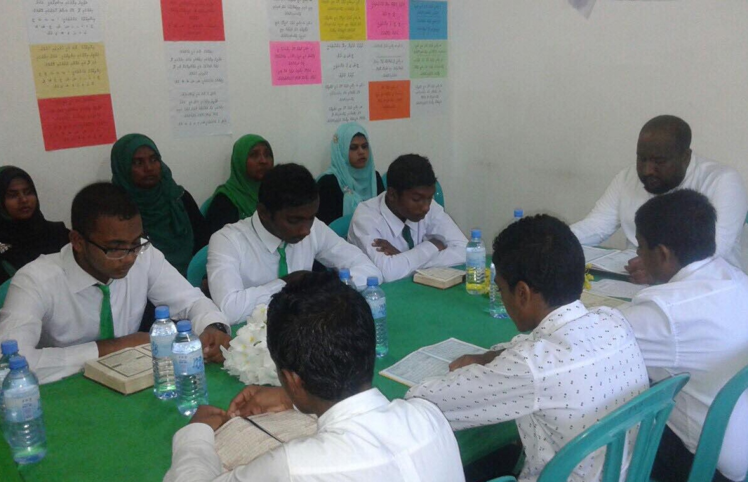 ތޮބައަތުއްނޫރުގެ ގުރުއާން ކްލާހެއްގައި ދަރިވަރުން ހަތިމް ކުރަނީ