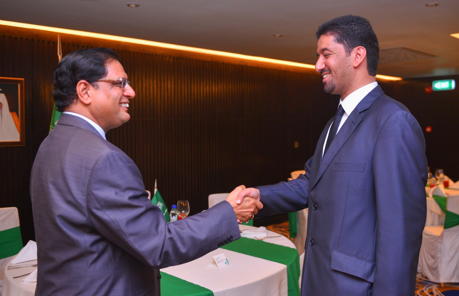 މާލެ: ޖޫން 16، 2017- ރާއްޖޭގައި ހުންނަ ސައޫދީ އެމްބަސީގެ ފަރާތުން ދިވެހި ދައުލަތުގެ އިސްވެރިންނަށް ބޭއްވި ރޯދަވީއްލުމުގެ ތެރެއިން.---މިހާރު ފޮޓޯ: ހުސެއިން ވަހީދު