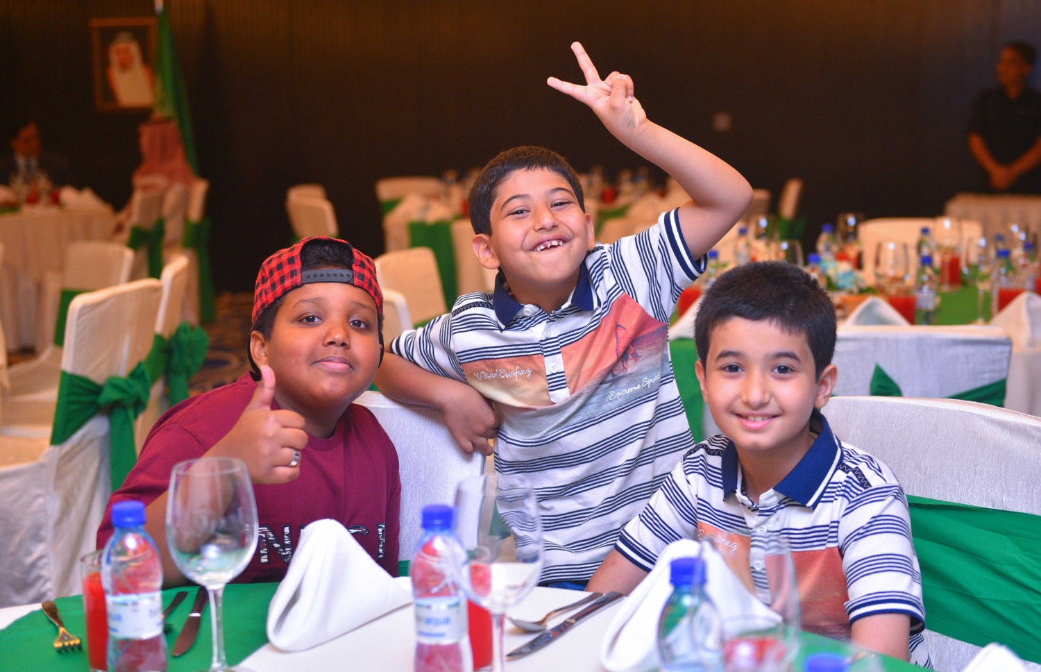 މާލެ: ޖޫން 16، 2017- ރާއްޖޭގައި ހުންނަ ސައޫދީ އެމްބަސީގެ ފަރާތުން ދިވެހި ދައުލަތުގެ އިސްވެރިންނަށް ބޭއްވި ރޯދަވީއްލުމުގައި ސައޫދީގެ އާއިލާއެއްގެ ތިން ކުއްޖަކު ބައިވެރިވަނީ.---މިހާރު ފޮޓޯ: ހުސެއިން ވަހީދު