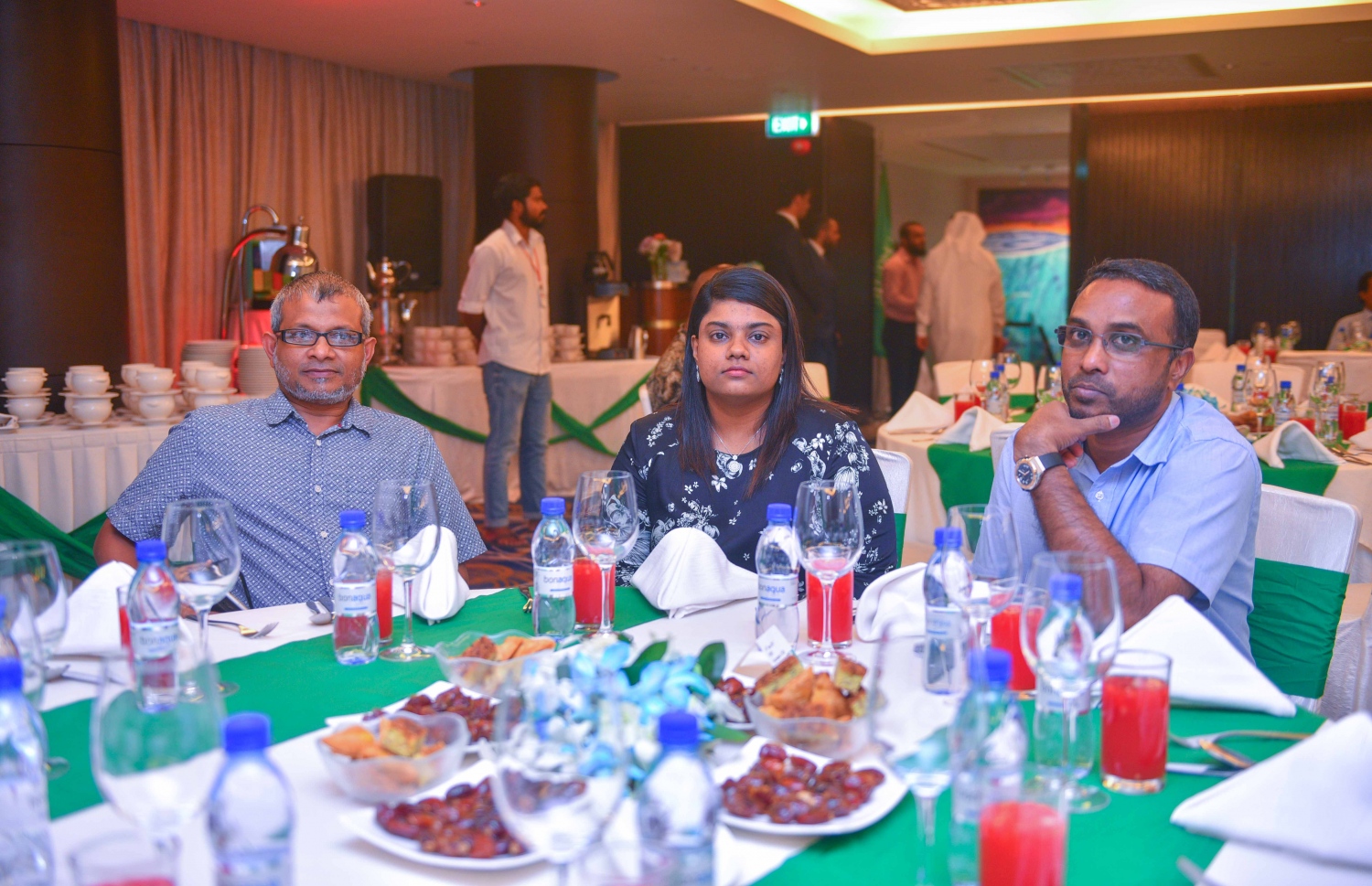 މާލެ: ޖޫން 16، 2017- ރާއްޖޭގައި ހުންނަ ސައޫދީ އެމްބަސީގެ ފަރާތުން ދިވެހި ދައުލަތުގެ އިސްވެރިންނަށް ބޭއްވި ރޯދަވީއްލުމުގައި (ކ-ވ) އެންޓި ކޮރަޕްޝަން ކޮމިޝަންގެ ރައީސް ހަސަން ލުތުފީ، ޕްރޮސެކިއުޓަ ޖެނެރަލް އައިޝަތު ބިޝާމް އަދި ބްރޯޑްކާސްޓިން ކޮމިޝަންގެ ރައީސް މުހައްމަދު ޝަހީބު ބައިވެރިވެވަޑައިގަންނަވަނީ.---މިހާރު ފޮޓޯ: ހުސެއިން ވަހީދު