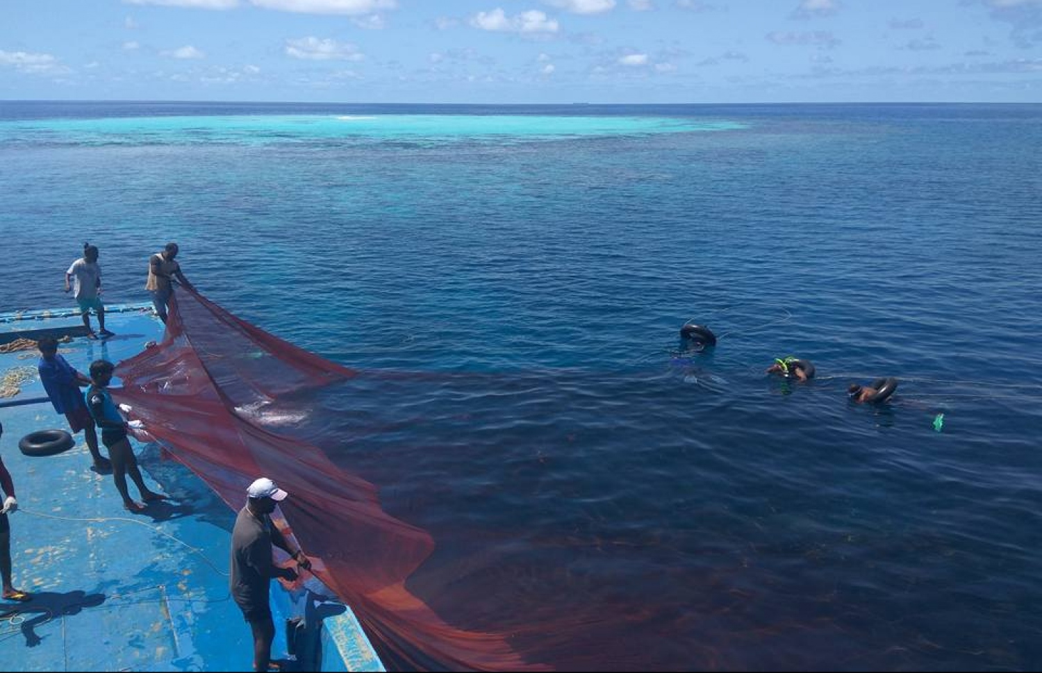 ގެމަނަފުށީ މަސްވެރިންތަކެއް އެން ދަމަނީ -- ފޮޓޯ/ ފޭސްބުކް