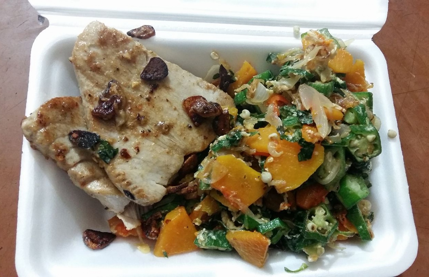 އޯޑަރު ދިނުމުން ޝިފްލާ ތައްޔާރުކޮށްފައިވާ ކާ އެއްޗެއް