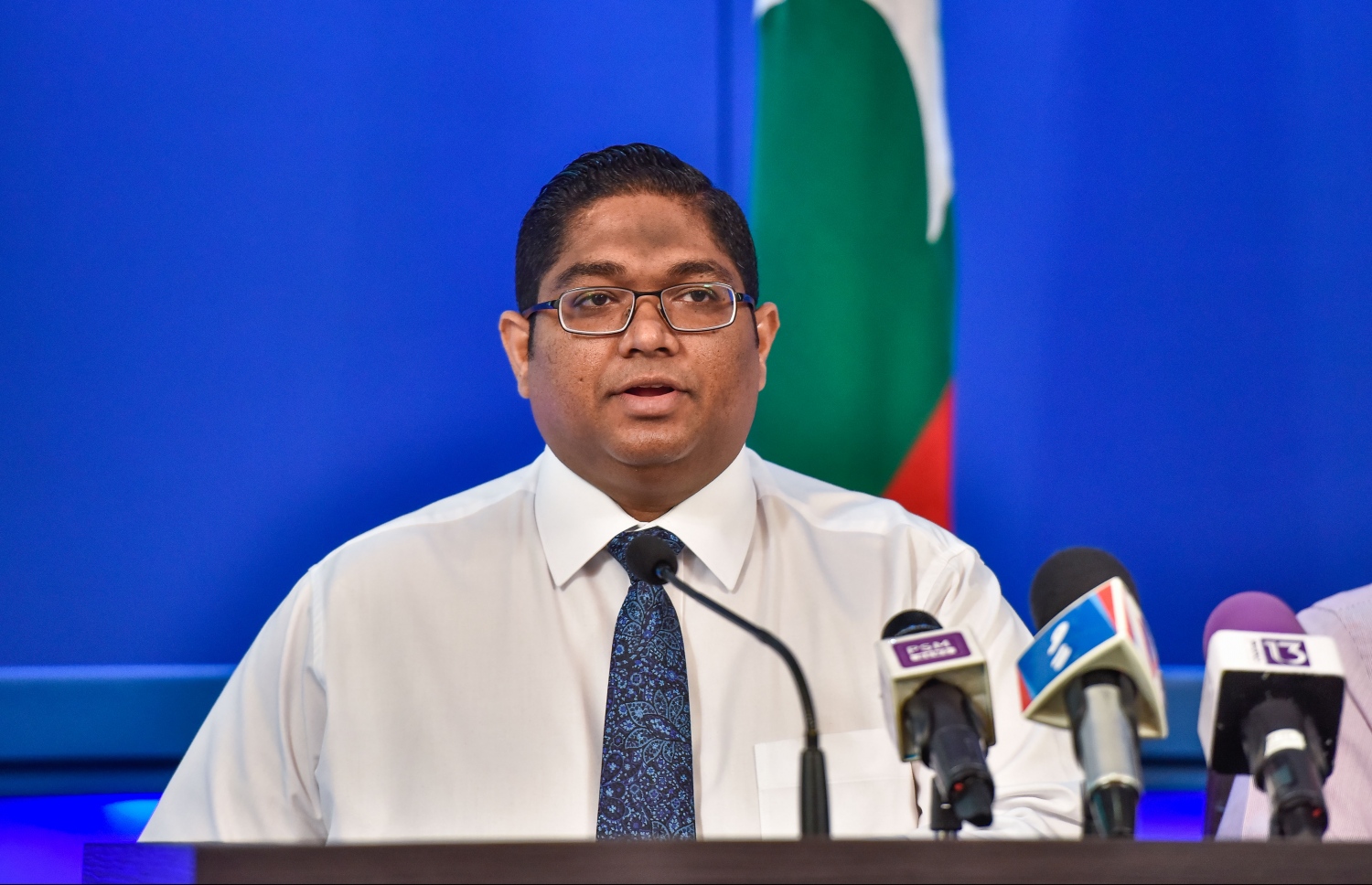 ބަންޑާރަ ނައިބު އަނިލް: އާންމު މަސްލަހަތާ ގުޅުން ހުރި ކަމަށް ވިދާޅުވެ ގާނޫނުއަސާސީގެ ހަތަރު މާއްދާއެއް މާނަކޮށްދިނުމަށް ސުޕްރީމް ކޯޓުގައި ވަނީ އެދިވަޑައިގެންފައި. --މިހާރު ފޮޓޯ: ނިޝާން އަލީ