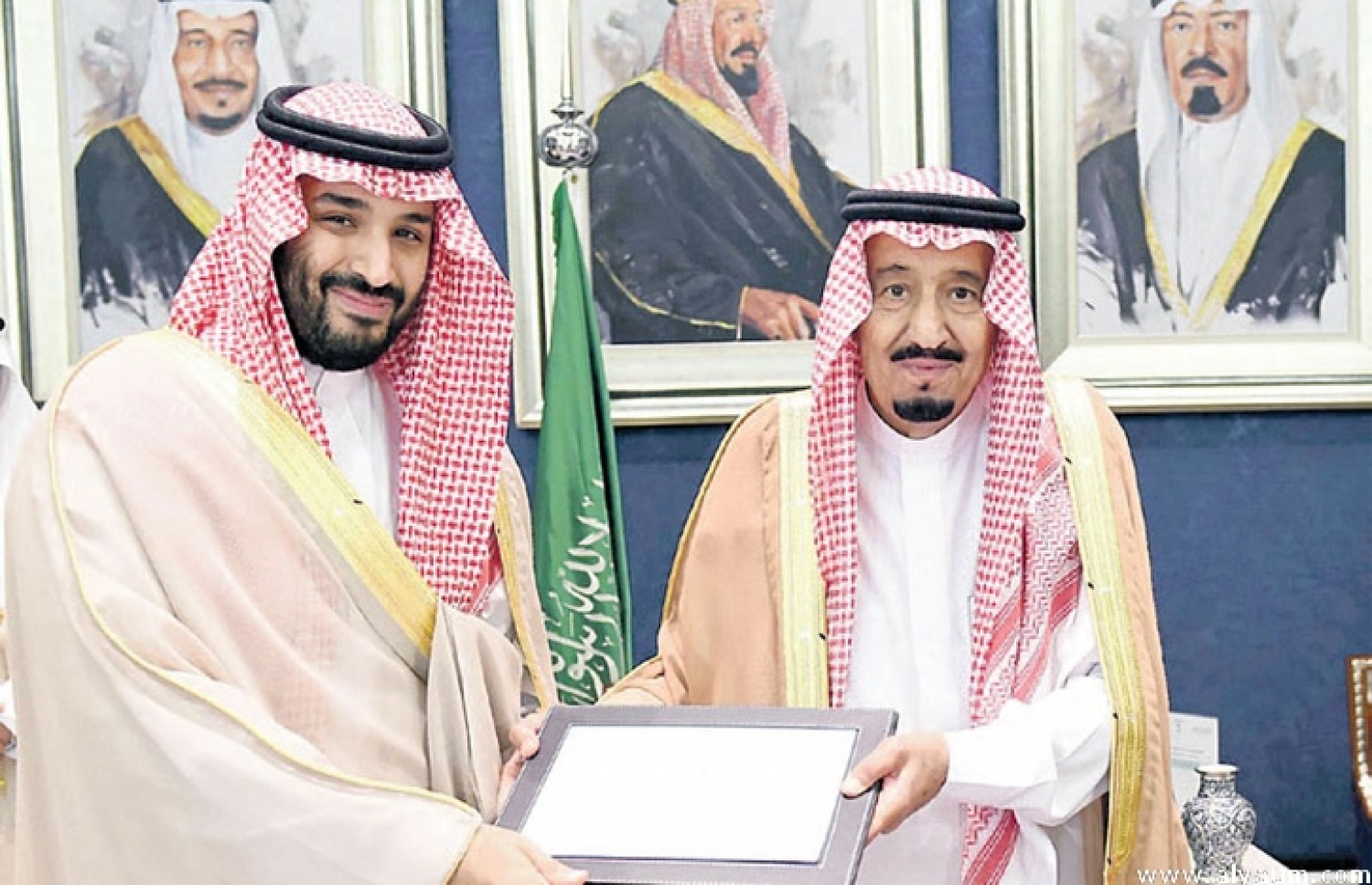 ސައޫދީގެ ރަސްގެފާނު ސަލްމާނާއި، އެ ގައުމުގެ ވަލީ އަހްދުގެ މަގާމަށް މިއަދު އައްޔަން ކުރެއްވި މުހައްމަދު ބިން ސަލްމާން (ވ).