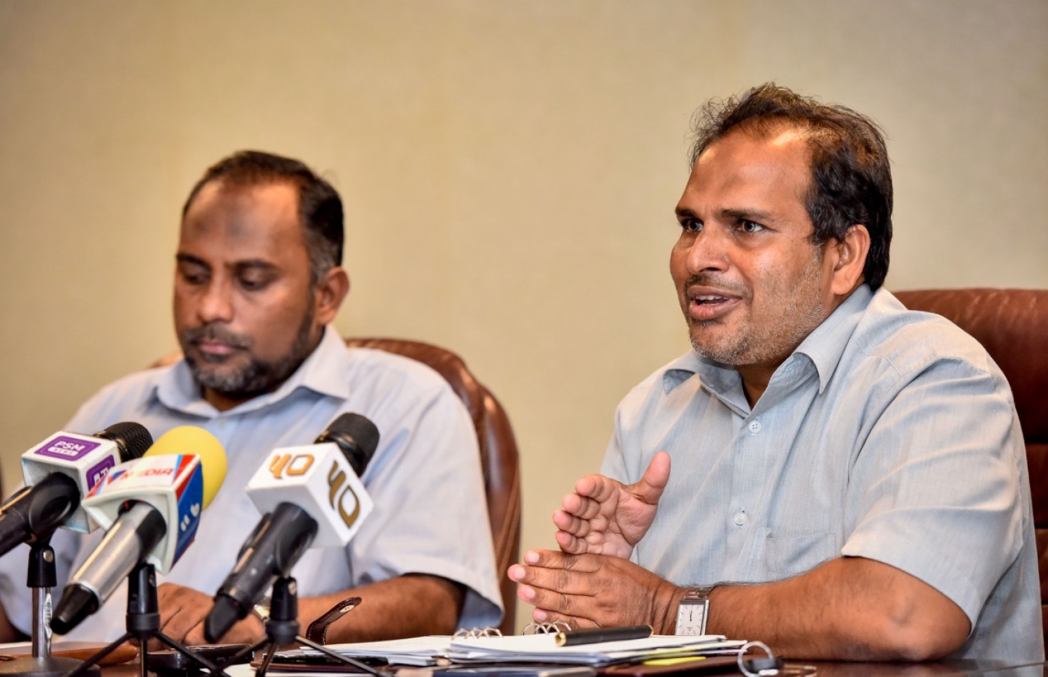 އިސްލާމިކް މިނިސްޓްރީގައި ބޭއްވި ނޫސްވެރިންގެ ބައްދަލުވުމުގައި ޑެޕިއުޓީ މިނިސްޓަރު އިބްރާހިމް އަހުމަދު (ކ) ވާހަކަ ދައްކަވަނީ. - ފޮޓޯ: މިހާރު/ ނިޝާން އަލީ