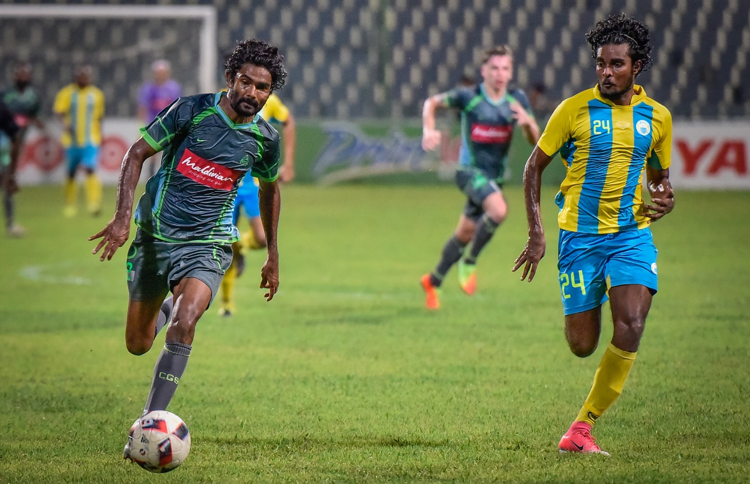 ވެލެންސިއާގެ އައްޒާމް (ކ) ކައިރިން ގްރީން ސްޓްރީޓްސްގެ އައްމަޑޭ ބޯޅަ ހިފައިގެންދަނީ.-- ފޮޓޯ: ނިޝާން އަލީ/ މިހާރު