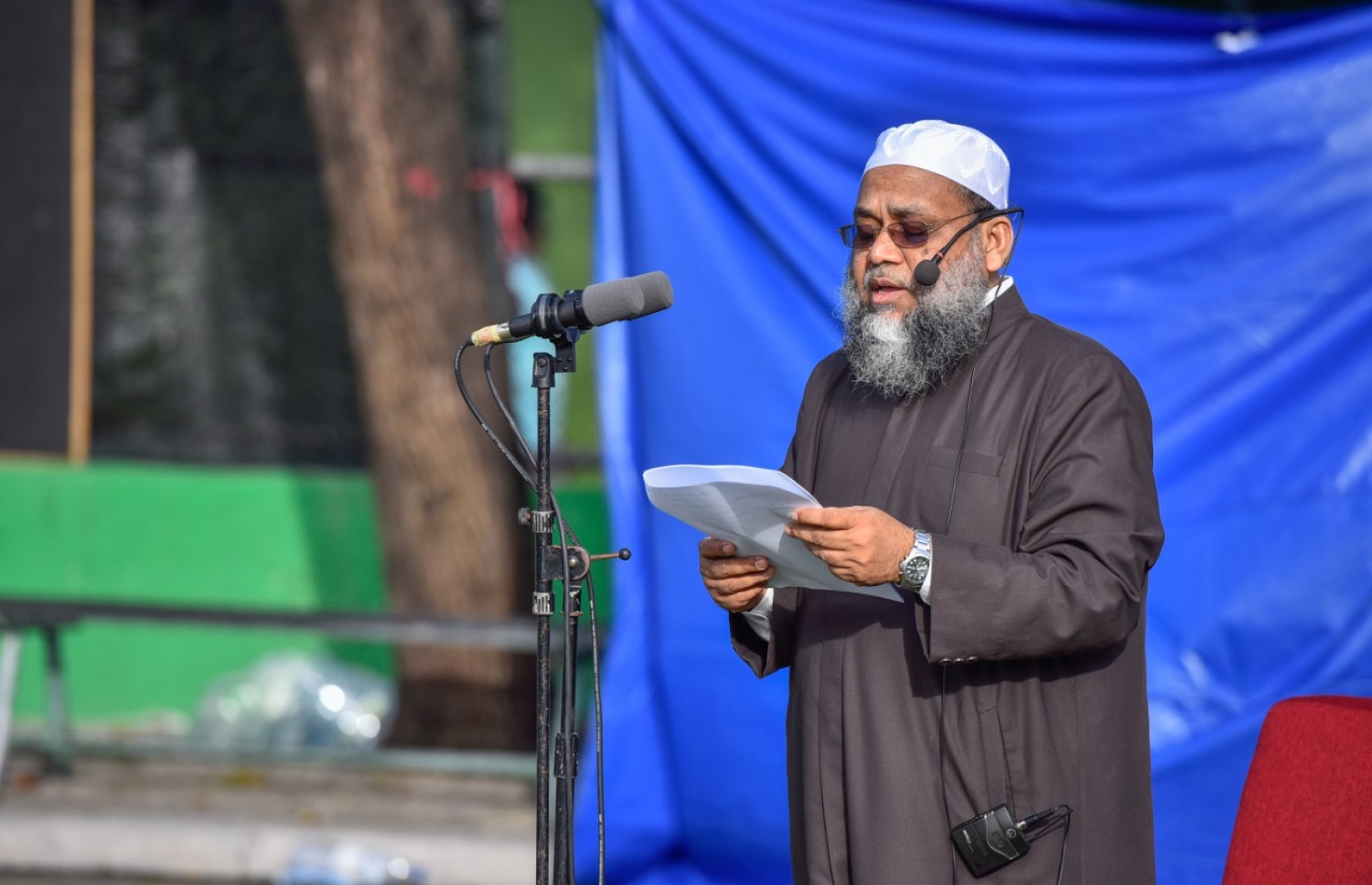 މާލެ: ޖޫން 25، 2017- މާފަންނު ސްޓޭޑިއަމްގައި ބޮޑު ޖަމާއަތުގައި ކުރި މި އަހަރުގެ ފިތުރު އީދު ނަމާދުގައި ޚުތުބާ ވިދާޅުވަނީ.---މިހާރު ފޮޓޯ: ނިޝާން އަލީ