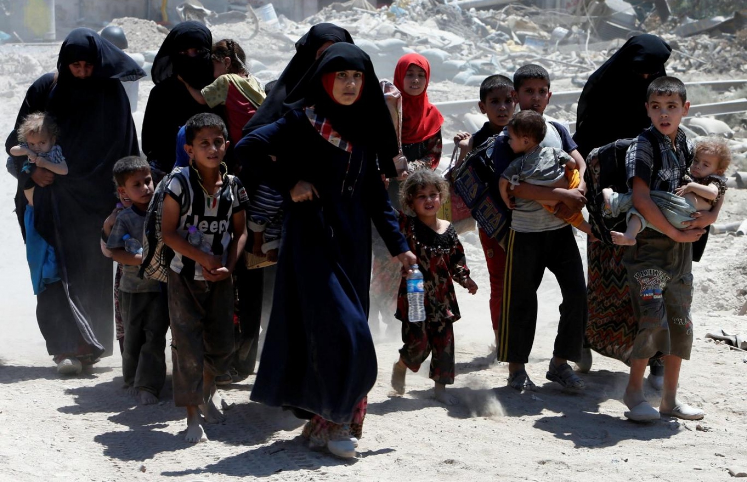 އައިއެސްގެ ބާރުގެ ދަށުގައި އޮތް މޫސަލްގެ ސަރަހައްދަކުން އާންމުންގެ ބަޔަކު ސަލާމަތް ވެގެން ނުކުންނަނީ. --ބބީސީ