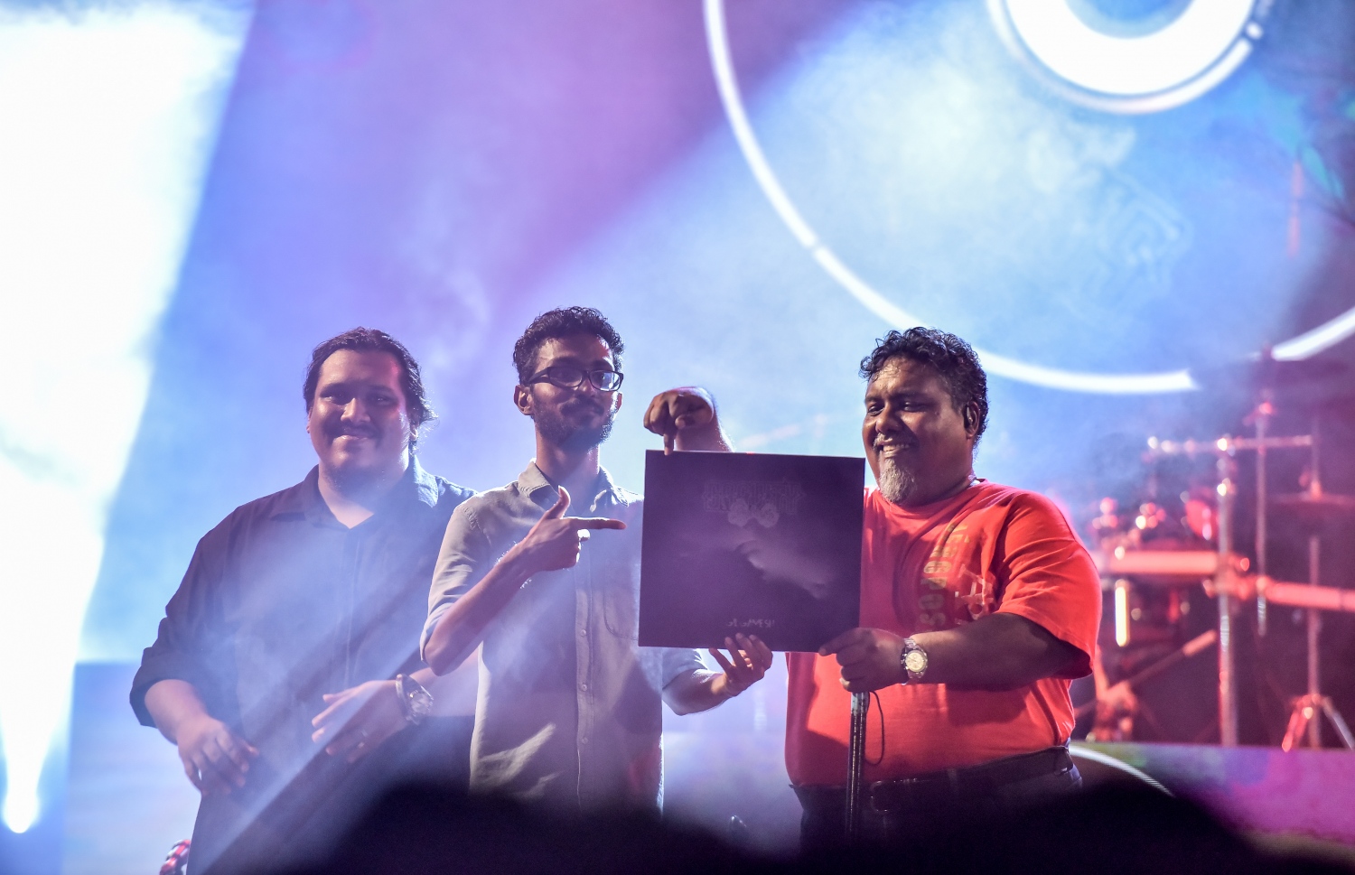 މާލެ: 26 ޖޫން 2017، މި ފިތުރު އީދުގެ އުފަލުގައި ހަބޭސް ބޮޑުބެރު ގުރޫޕުން ބޭއްވި މިއުޒިކް ޝޯގެ ތެރެއިން: މި ޝޯ އަށް ޒުވާނުންގެ ބޮޑު ތަރުހީބެއް ލިބުނު--. ފޮޓޯ:ނިޝާން އަލީ/މިހާރު