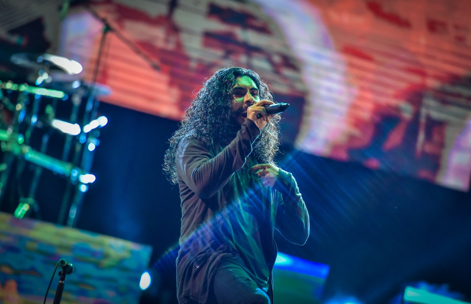 މާލެ: ޖޫން 26، 2017- ފިތުރު އީދުގެ އުފަލުގައި ހަބޭސް ބޮޑުބެރު ގުރޫޕުން ބޭއްވި މިއުޒިކް ޝޯ ގައި މުއައްޒިން ލަވަކިޔަނީ: މި ޝޯ އަށް ޒުވާނުންގެ ބޮޑު ތަރުހީބެއް ލިބުނު.---މިހާރު ފޮޓޯ: ނިޝާން އަލީ