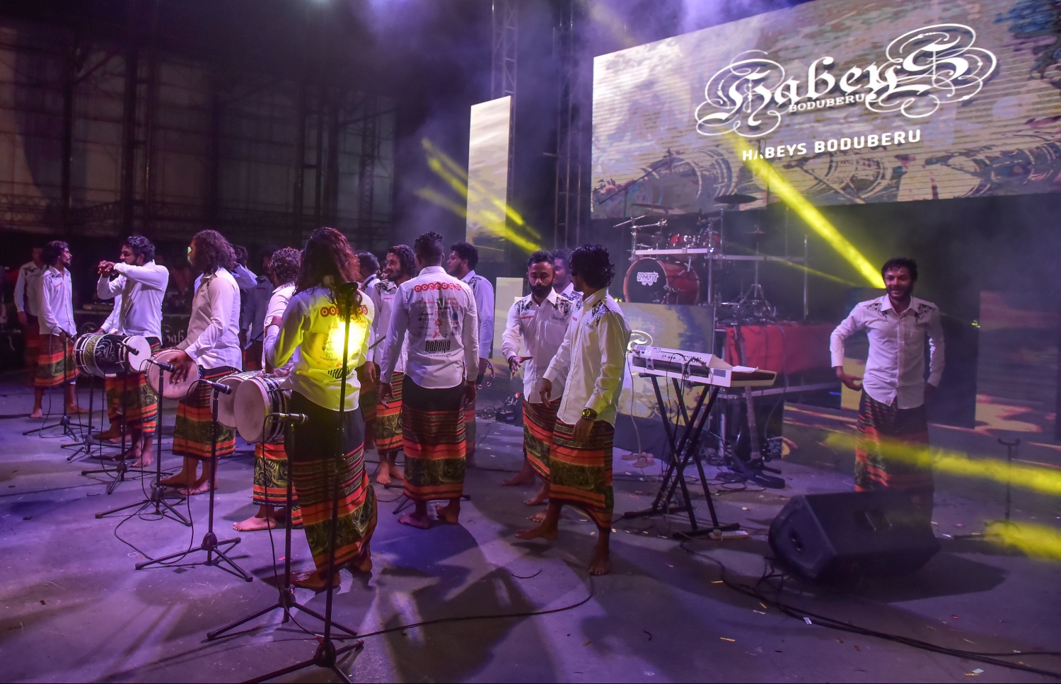 މާލެ: ޖޫން 26، 2017- ފިތުރު އީދުގެ އުފަލުގައި ހަބޭސް ބޮޑުބެރު ގުރޫޕުން ބޭއްވި މިއުޒިކް ޝޯ ގެ ތެރެއިން.---މިހާރު ފޮޓޯ: ނިޝާން އަލީ