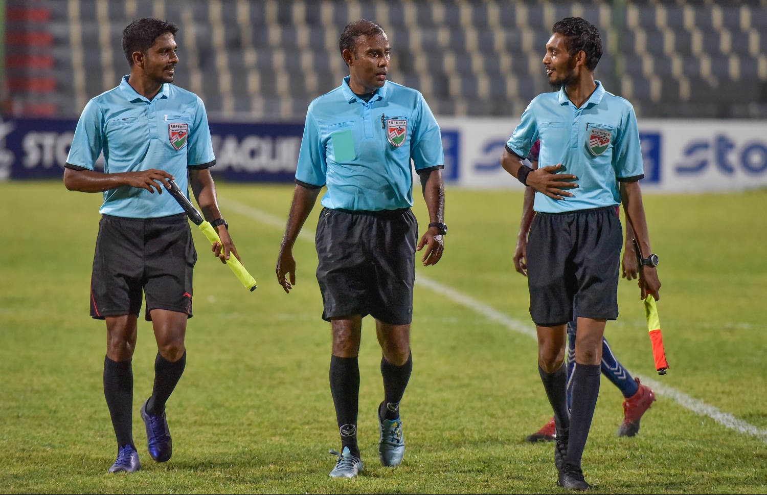 މާލޭ ލީގުގެ މެޗެއްގެ ތެރެއިން ރެފްރީ އަމީޒު (މ): އޭނާ ވަނީ މަގާމުން ވަކިކޮށްފައި.-- ފޮޓޯ: ނިޝާން އަލީ/ މިހާރު