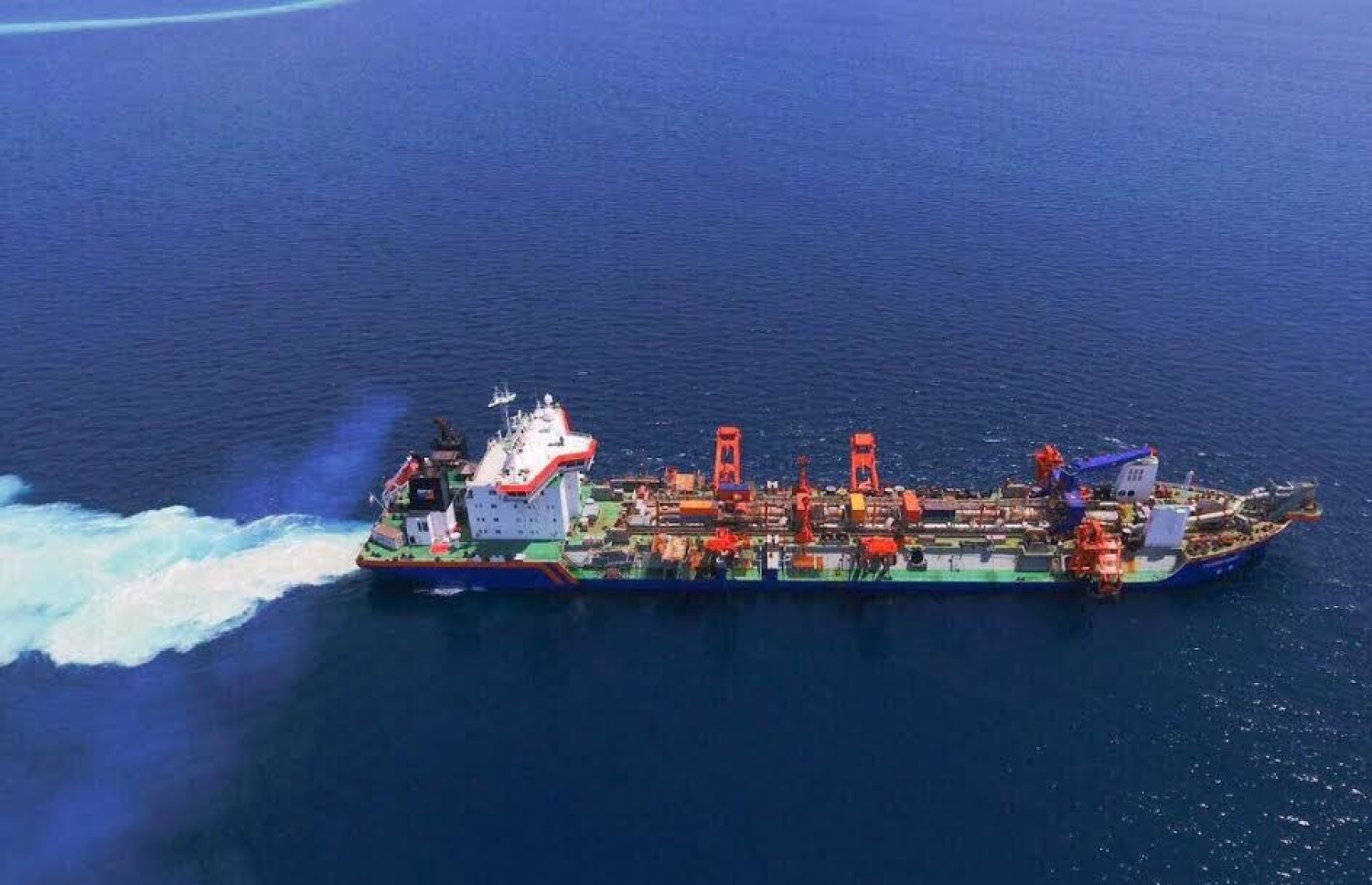 ކަނޑުން ވެލި ނަގައިގެން ދަތުރުކުރާ ބޮޑު ކޮންނަބޯޓެއް: މި މަސައްކަތް ކުރާ ގޮތް ބަލާނެ ބަޔަކު ނެތް