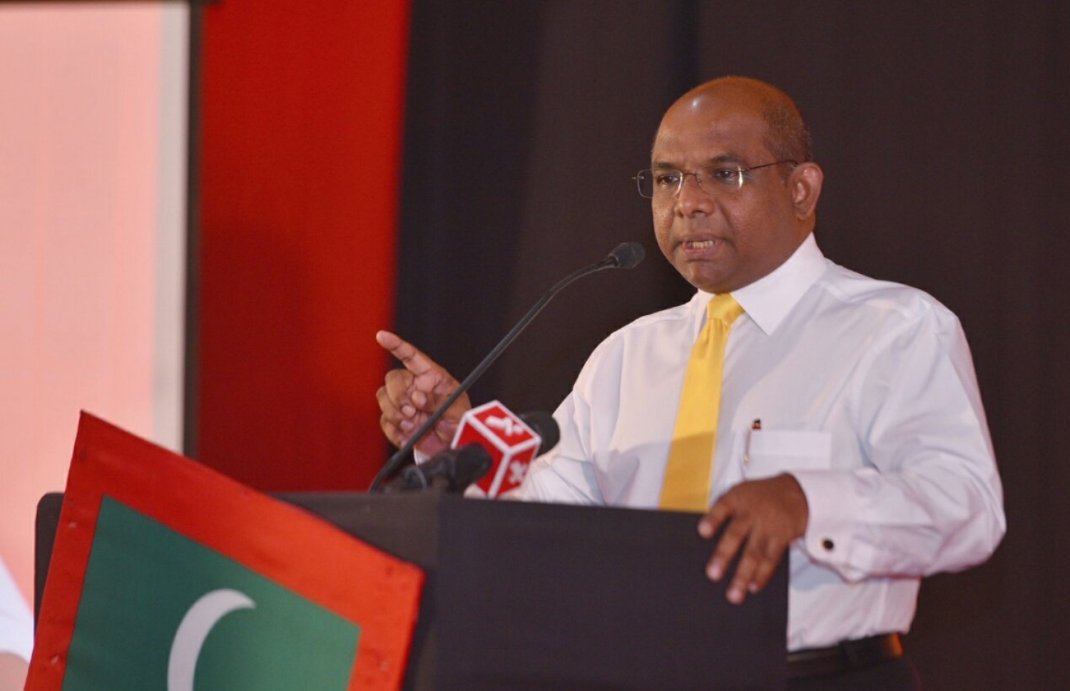 އިދިކޮޅު އިއްތިހާދުގެ ޖަލްސާއެއްގައި ޝާހިދު ވާހަކަ ދައްކަވަނީ --ފޮޓޯ: ހުސެއިން ވަހީދު/މިހާރު
