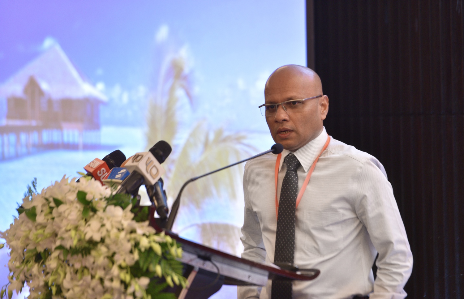 މައިކްރޯސޮފްޓް އޮފީސް 365 ތައާރަފްކުރަން ބޭއްވި ހަފުލާގައި ދިރާގުގެ ސީއީއޯ ވާހަކަދައްކަވަނީ. ފޮޓޯ: ހުސެއިން ވަޙީދު /މިހާރު