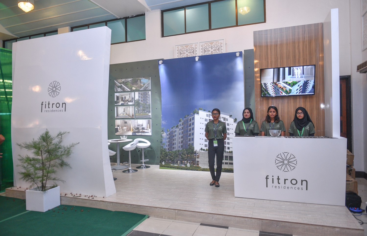 މާލެ: ޖުލައި 6، 2017- ގެދޮރުވެރިކަމަށް ބޭނުންވާ ފައިސާ ހޯދޭނެ ގޮތްތަކާ ބެހޭ ގޮތުން އެމްއެމްއޭ އާއި އެޗްޑީސީ ގުޅިގެން ދަރުބާރުގޭގައި ފެށި މި އަހަރުގެ މޯލްޑިވްސް ފައިނޭންޝަލް އެކްސްޕޯގެ ތެރެއިން.---މިހާރު ފޮޓޯ: ހުސެއިން ވަހީދު