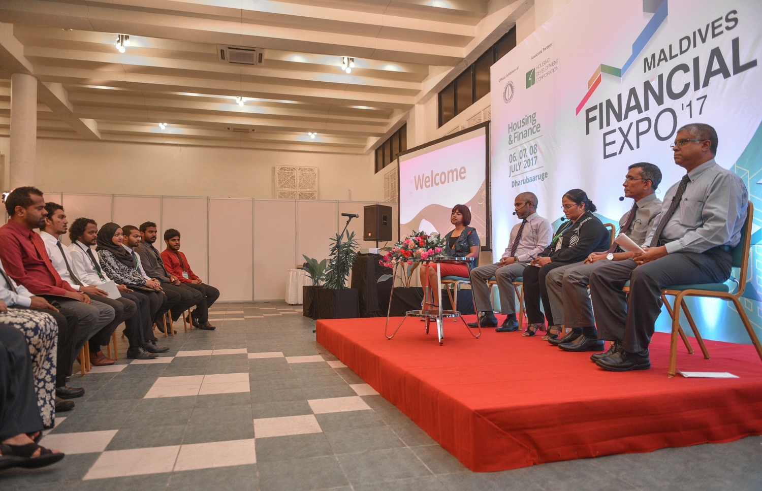 އެކްސްޕޯގައި ބޭއްވި ސެމިނާއެއްގައި އާއްމުންނަށް މައުލޫމާތު ދެނީ --ފޮޓޯ: ހުސެއިން ވަހީދު /މިހާރު