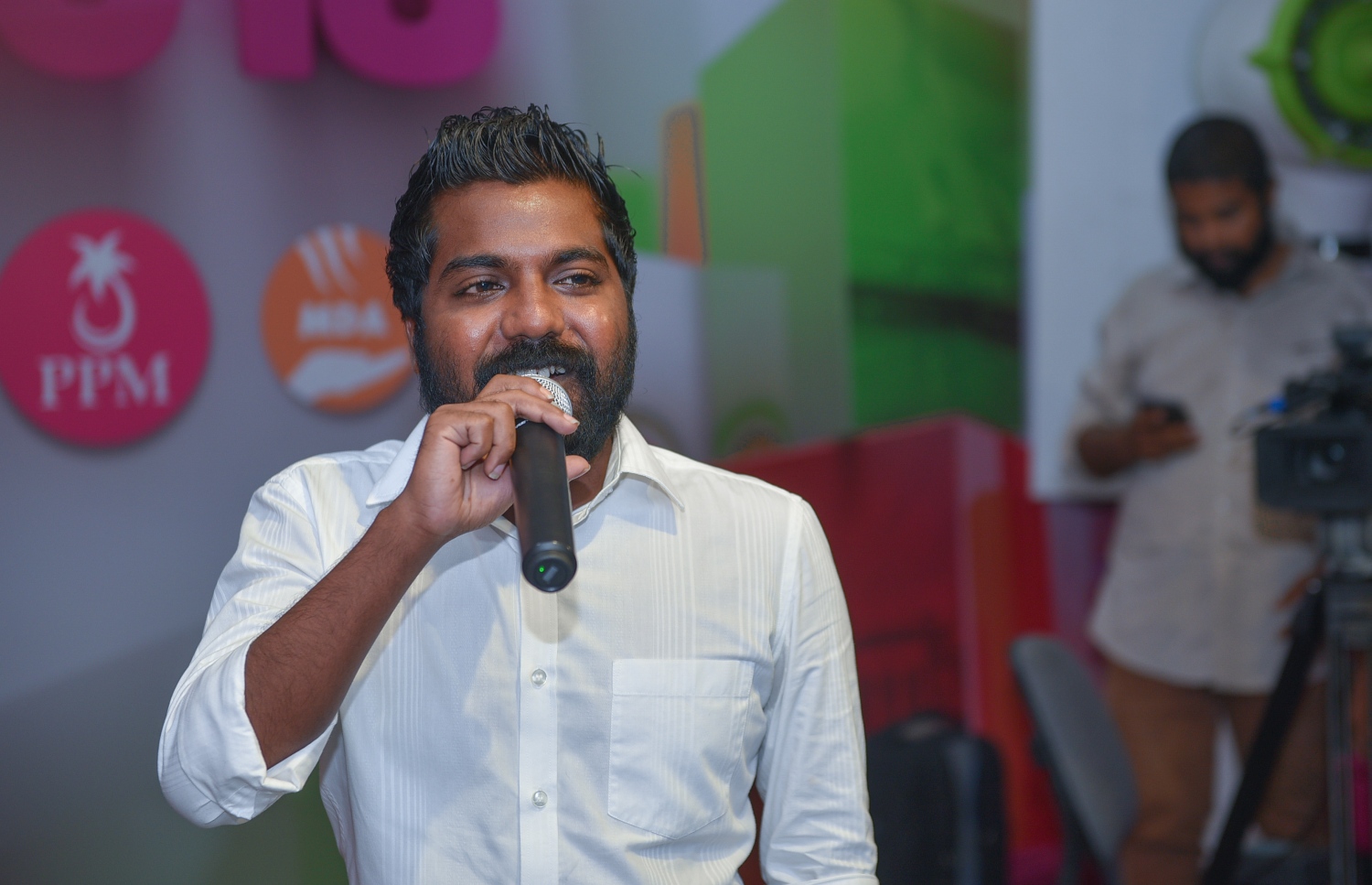 ވެލިދޫ ދާއިރާގެ މެމްބަރު ޔާމީން މިރޭގެ ޝޯ ހުށަހަޅުއްވަނީ.---މިހާރު ފޮޓޯ: ހުސެއިން ވަހީދު