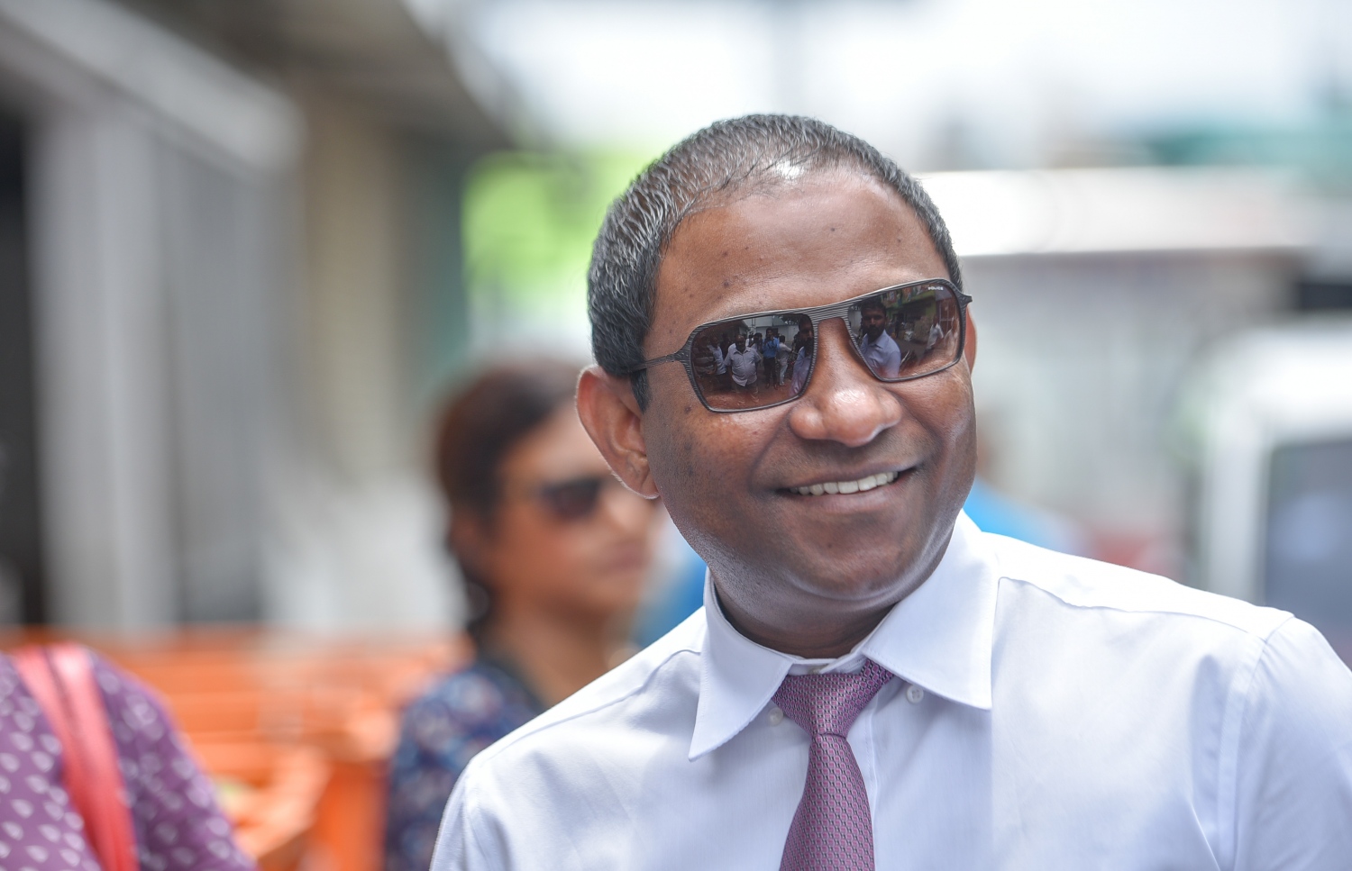 މާލެ: ޖުލައި 9، 2017- ފުލުހުންގެ ތަހުގީގެއްގައި ފޯނެއް ހުޅުވައި ނުދިން މައްސަލާގައި ކިނބިދޫ ދާއިރާގެ މެމްބަރު އަބްދުﷲ ރިޔާޒަށް ކުރި ދައުވާ ސާބިތުނުވާ ކަމަށް ކްރިމިނަލް ކޯޓުން ހުކުމްކުރުމުން، އެކަމުގެ އުފާ ކޯޓުން ބޭރުގައި ފާހަގަކުރާއިރު، ވިލިނގިލީ ދާއިރާގެ މެމްބަރު ސައުދު ހުސެއިން އެކަމުގައި ބައިވެރިވެވަޑައިގަންނަވަނީ.--މިހާރު ފޮޓޯ: ހުސެއިން ވަހީދު