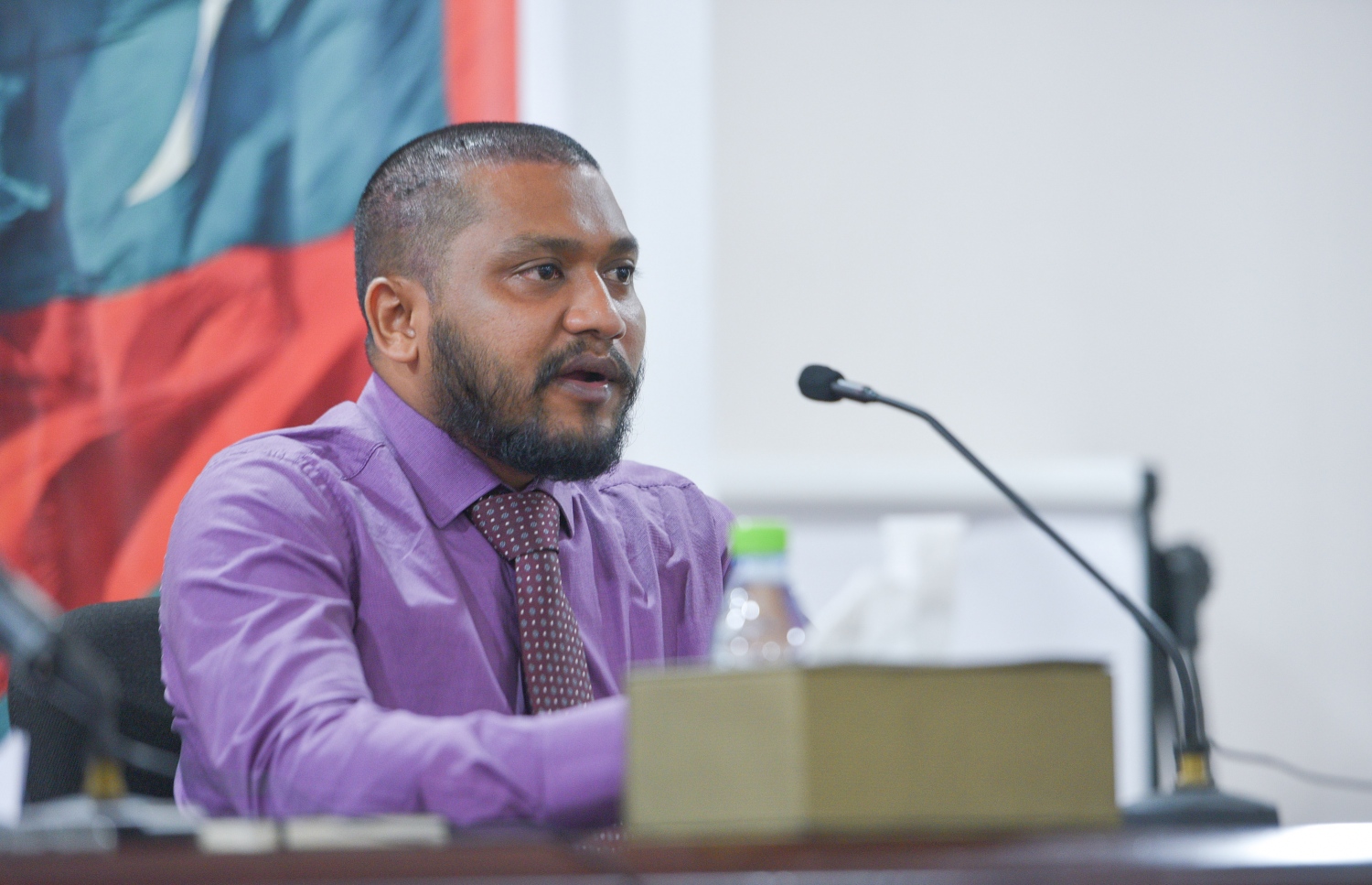 ނޫސްވެރިންގެ ބައްދަލުވުމުގައި ޒާހިރު ވާހަކަ ދައްކަވަނީ: ސުޕްރީމް ކޯޓުން ގޮތެއް ނުނިންމަނީސް މެމްބަރުންނާ މެދު އެއްވެސް މުއައްސަސާއަކުން ފިޔަވަޅު އެޅުމަކީ އިންސާފުވެރި ކަމެއް ނޫން ކަމަށް ވިދާޅުވި.