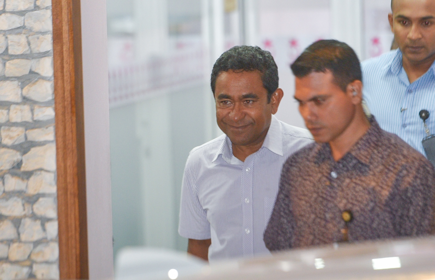 މިރޭގެ ބައްދަލުވުމަށް ފަހު ރައީސް ޔާމީން ޕީޕީއެމް އޮފީހުން ނިކުމެވަޑައިގަންނަވަނީ. - ފޮޓޯ: މިހާރު/ ހުސެއިން ވަހީދު