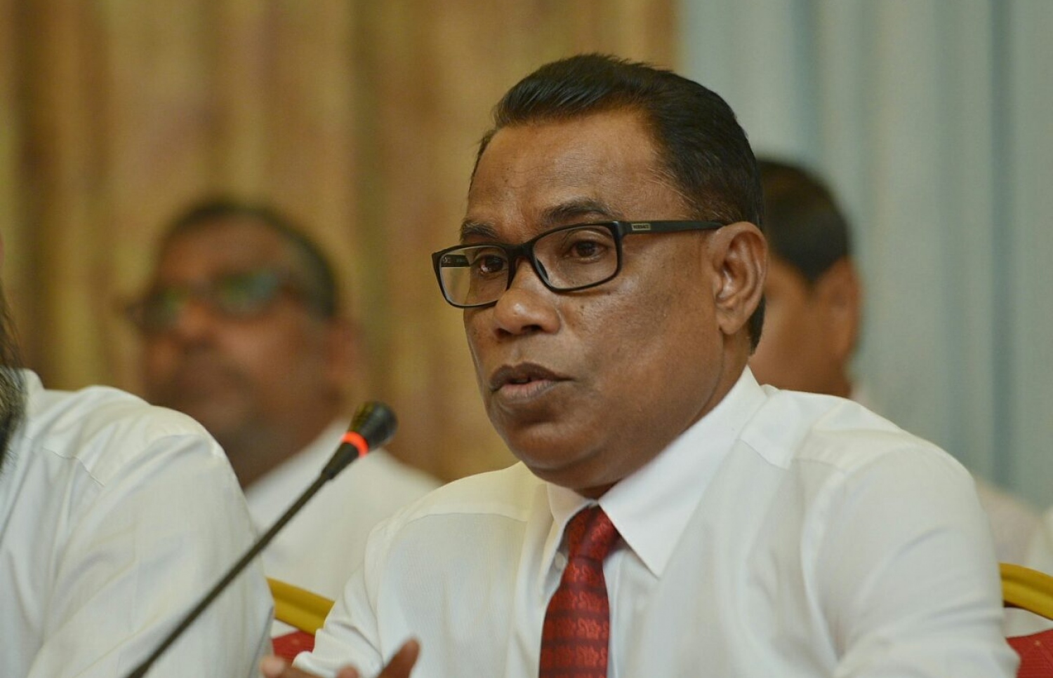 ނޫސްވެރިންގެ ބައްދަލުވުމުގައި އަބްދުއްރަހީމް ވާހަކަ ދައްކަވަނީ -- ފޮޓޯ: ހުސެއިން ވަހީދު/ މިހާރު