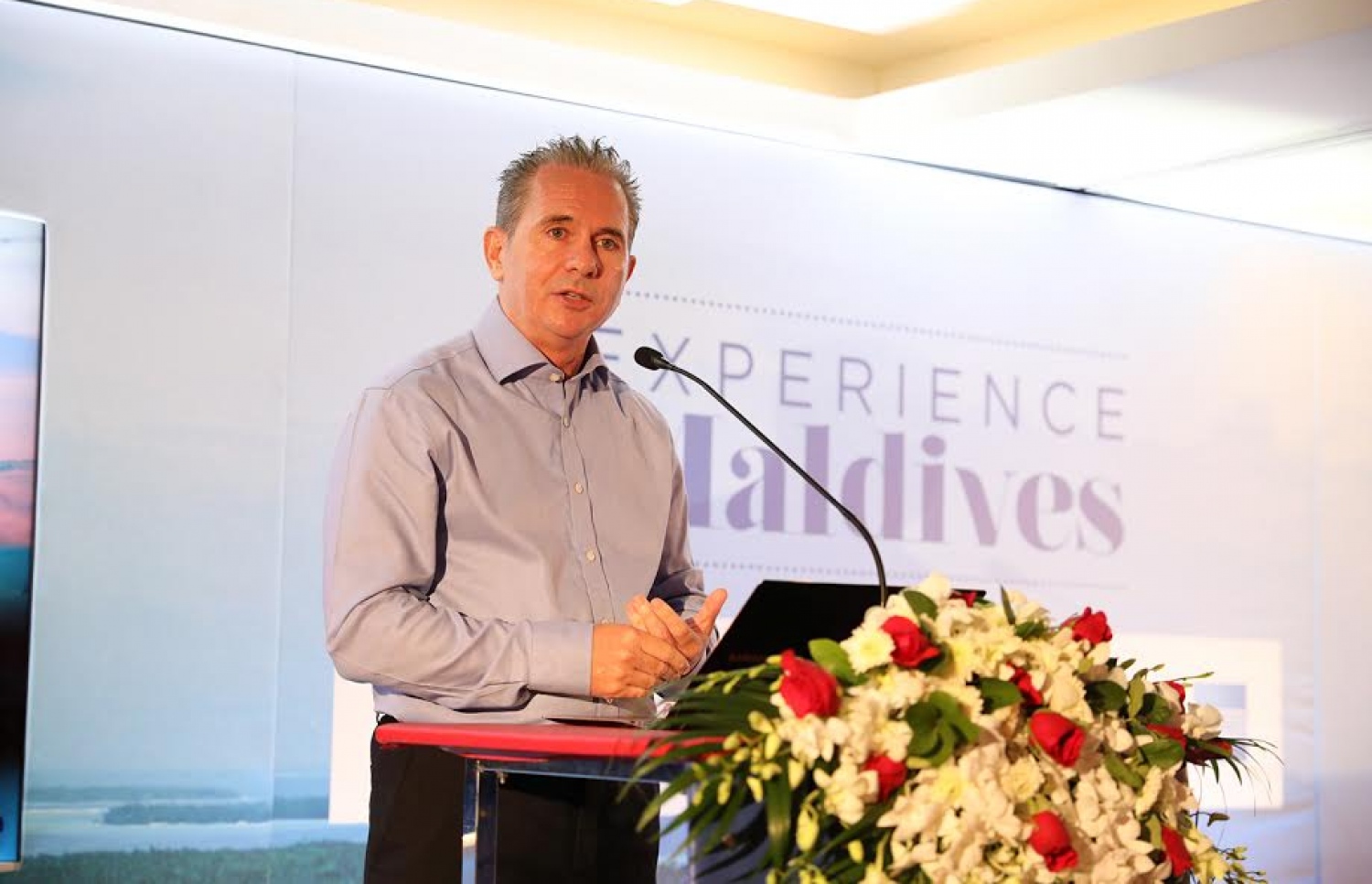 އެމެރިކަން އެކްސްއާއި ބީއެމްއެލް ގުޅިގެން މިރޭ ފެށި ހާއްސަ ކެމްޕޭން ލޯންޗުކުރުމުގެ ހަފުލާގައި ބީއެމްއެލްގެ ސީއީއޯ ވާހަކަދައްކަވަނީ. ފޮޓޯ: ބީއެމްއެލް